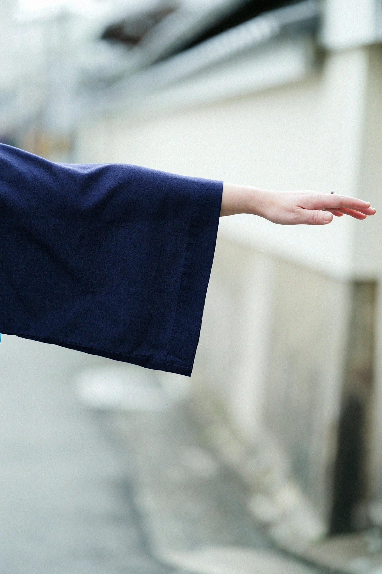 [Versand voraussichtlich um den 21. April] Mari-Baumwolle, Arimatsu Narumi Shibori, Ise-Baumwolle, Okatatabira, Kurzlänge (Mijikatake)/Dunkelblau (Ukon) x Schneeblume (Sekka), Blüte (Kaika), Violett (Sumire)