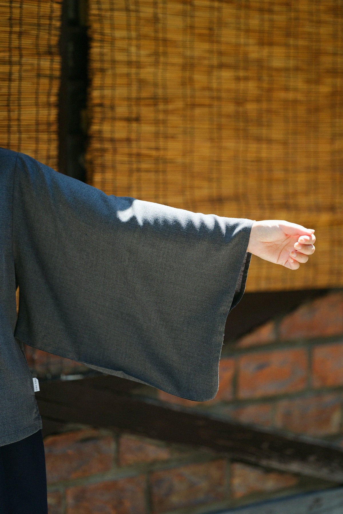 【Expédition prévue vers le 22 septembre】Laine peignée kimono à manches courtes / gris foncé 