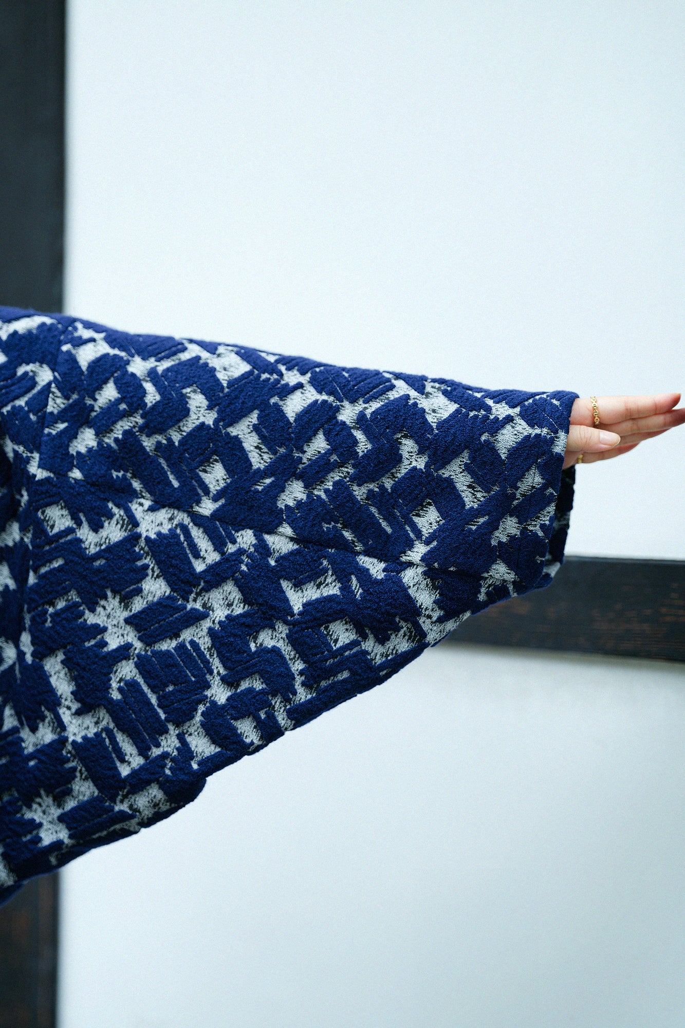 羊毛緹花 梯形袖 短外套 單層／深藍色