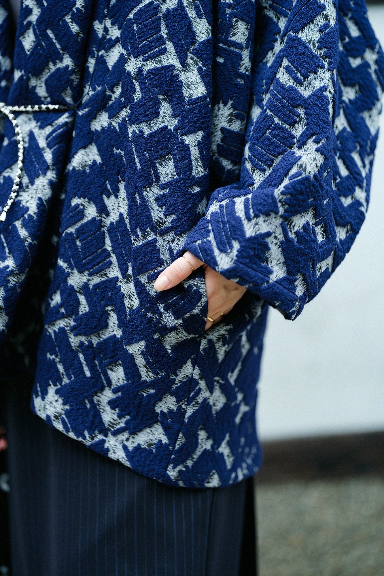 羊毛緹花 梯形袖 短外套 單層／深藍色