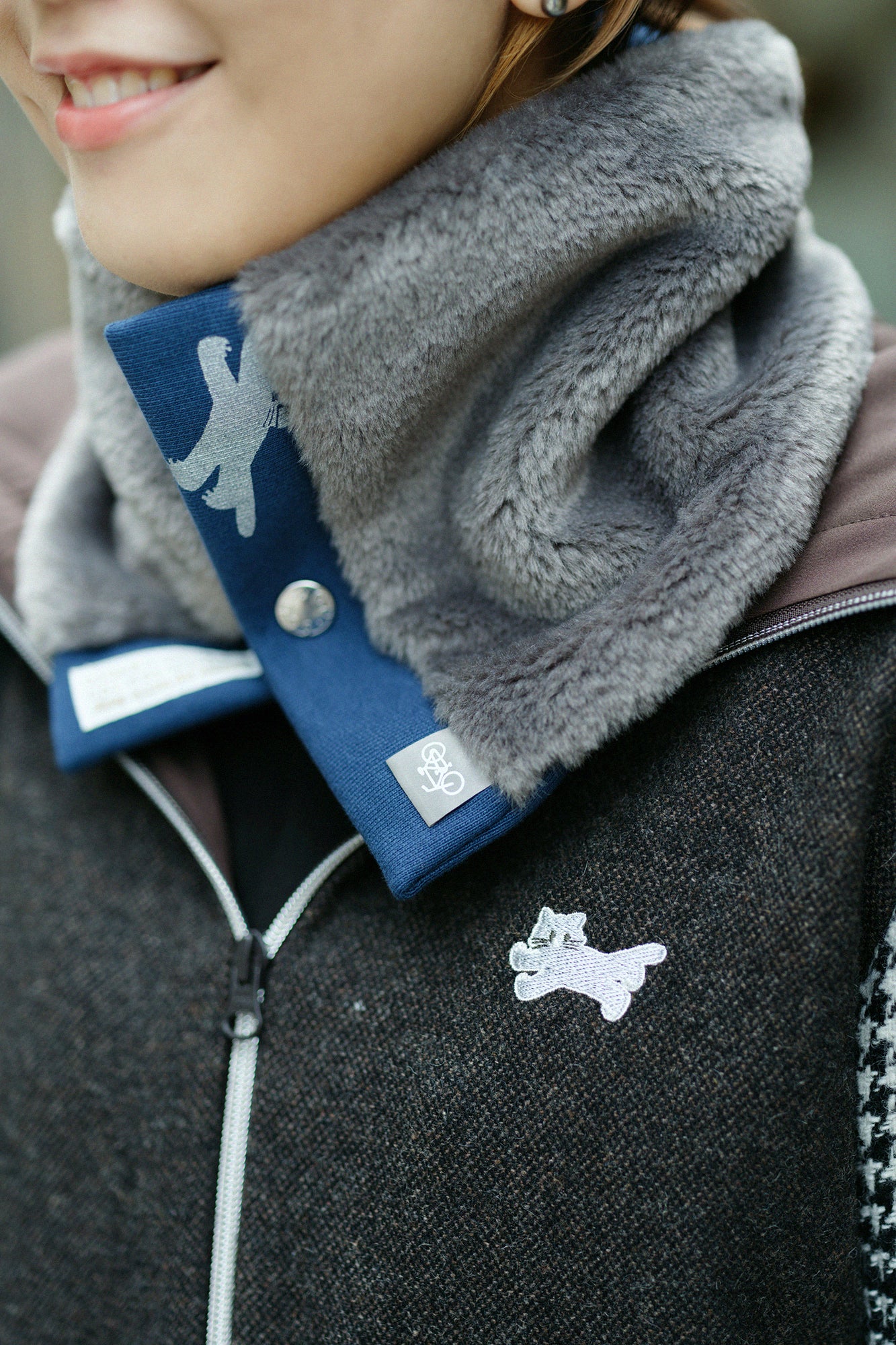 リバーシブル BIKEネックウォーマー／ねこ かけっこ ネイビー