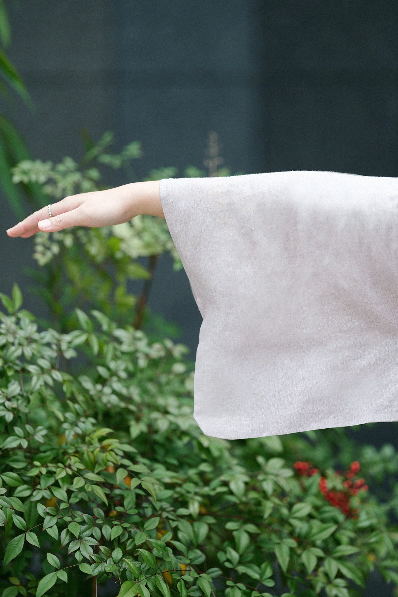 【Scheduled to ship around Mar 3】Linen Hatsuki Cardigan／Dark Purple