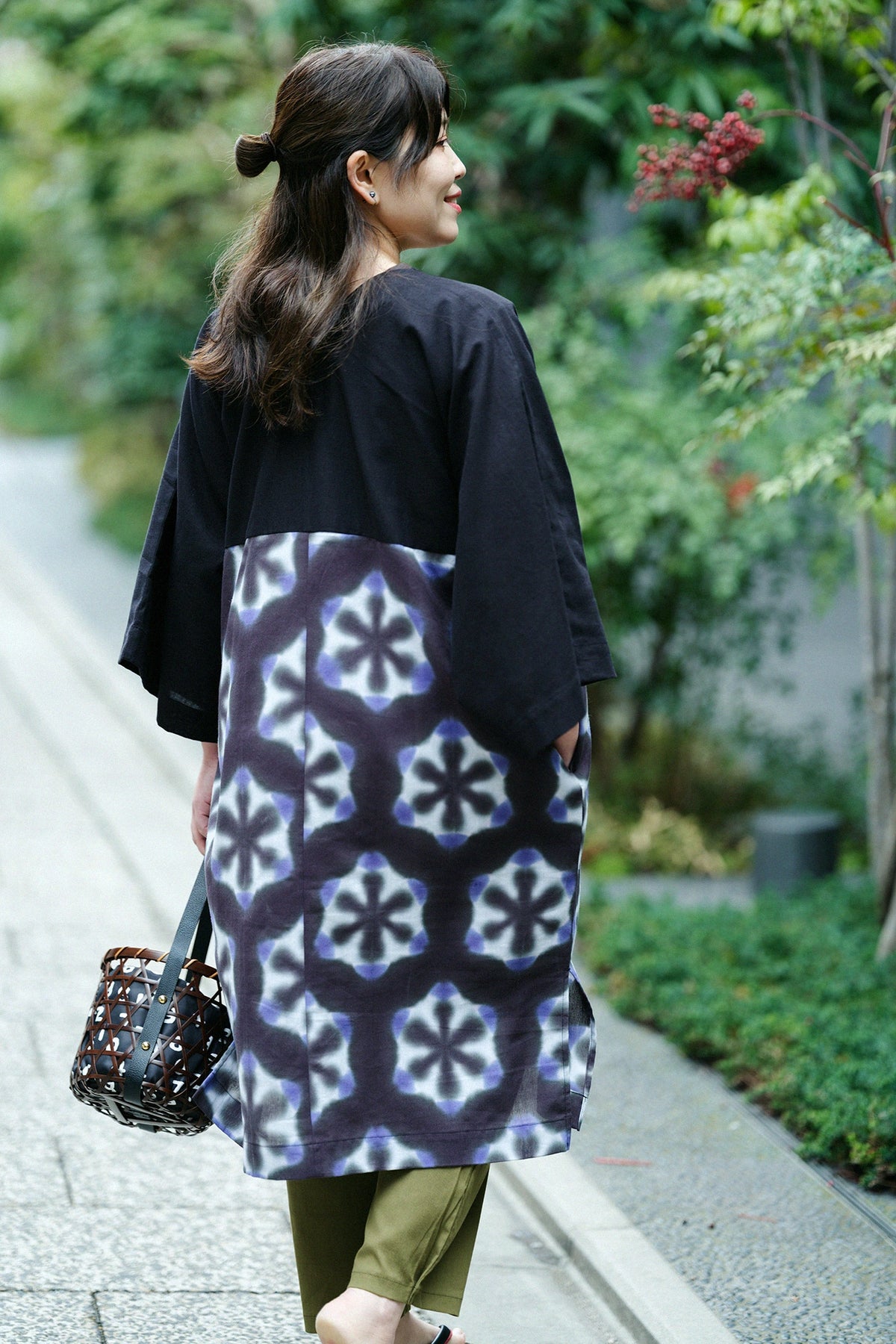 Marimomen Arimatsu Narumi Tie-dye Isemomen Cotton Okatabira Dress / Black×Snowflakes Fir Tree Night