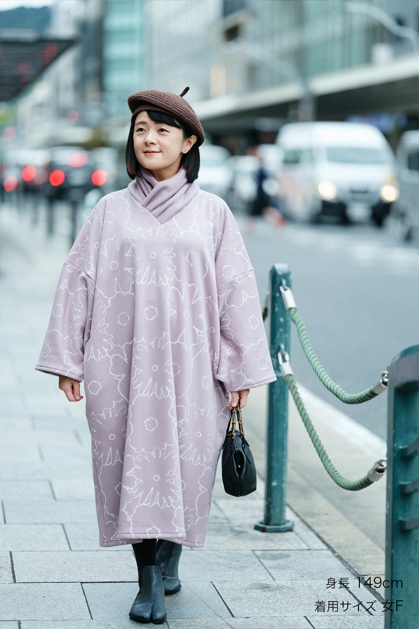 裏仿毛 針織 高領圓弧袖長方形洋裝／落落大方塗鴉 灰粉紅色