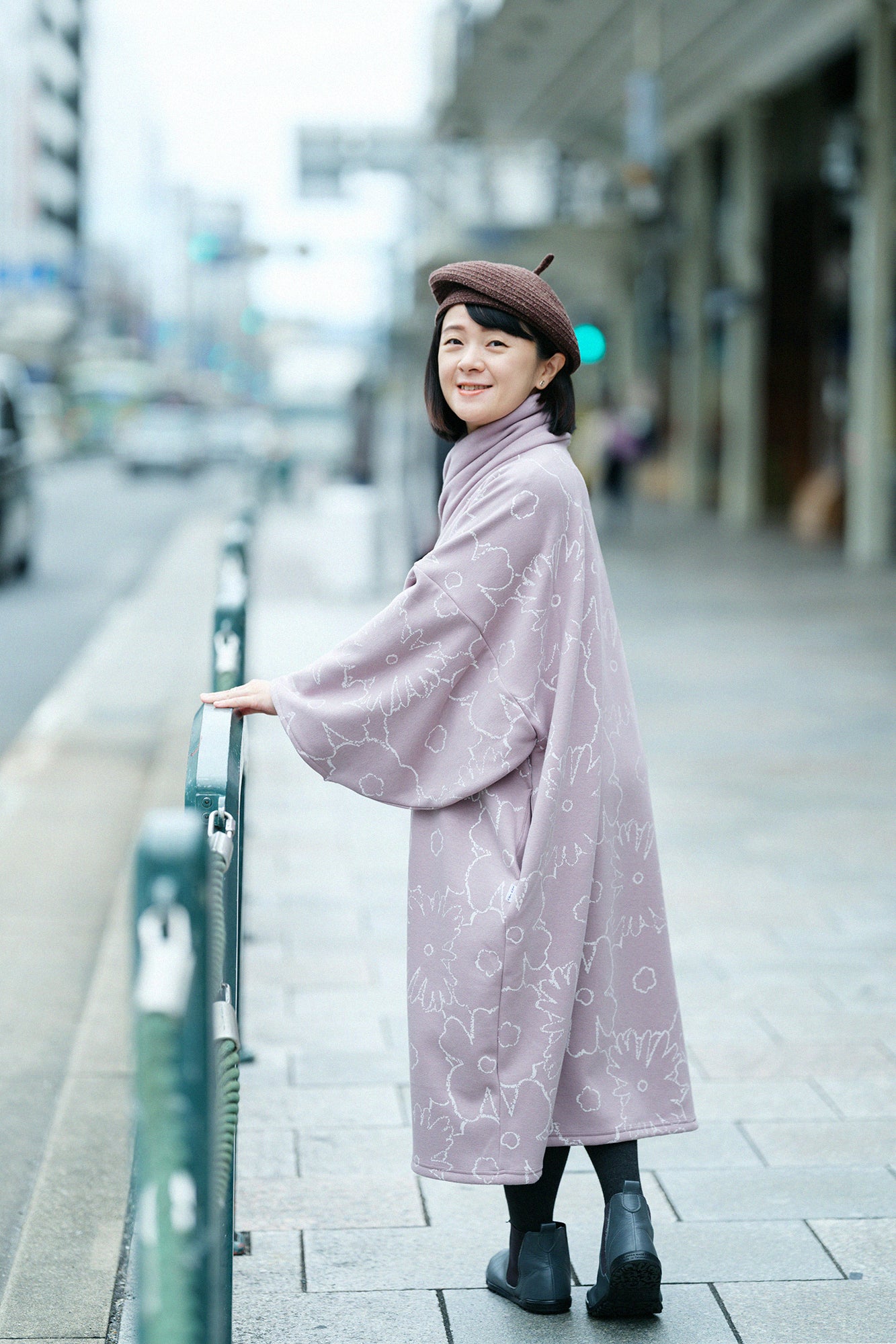 裏仿毛 針織 高領圓弧袖長方形洋裝／落落大方塗鴉 灰粉紅色