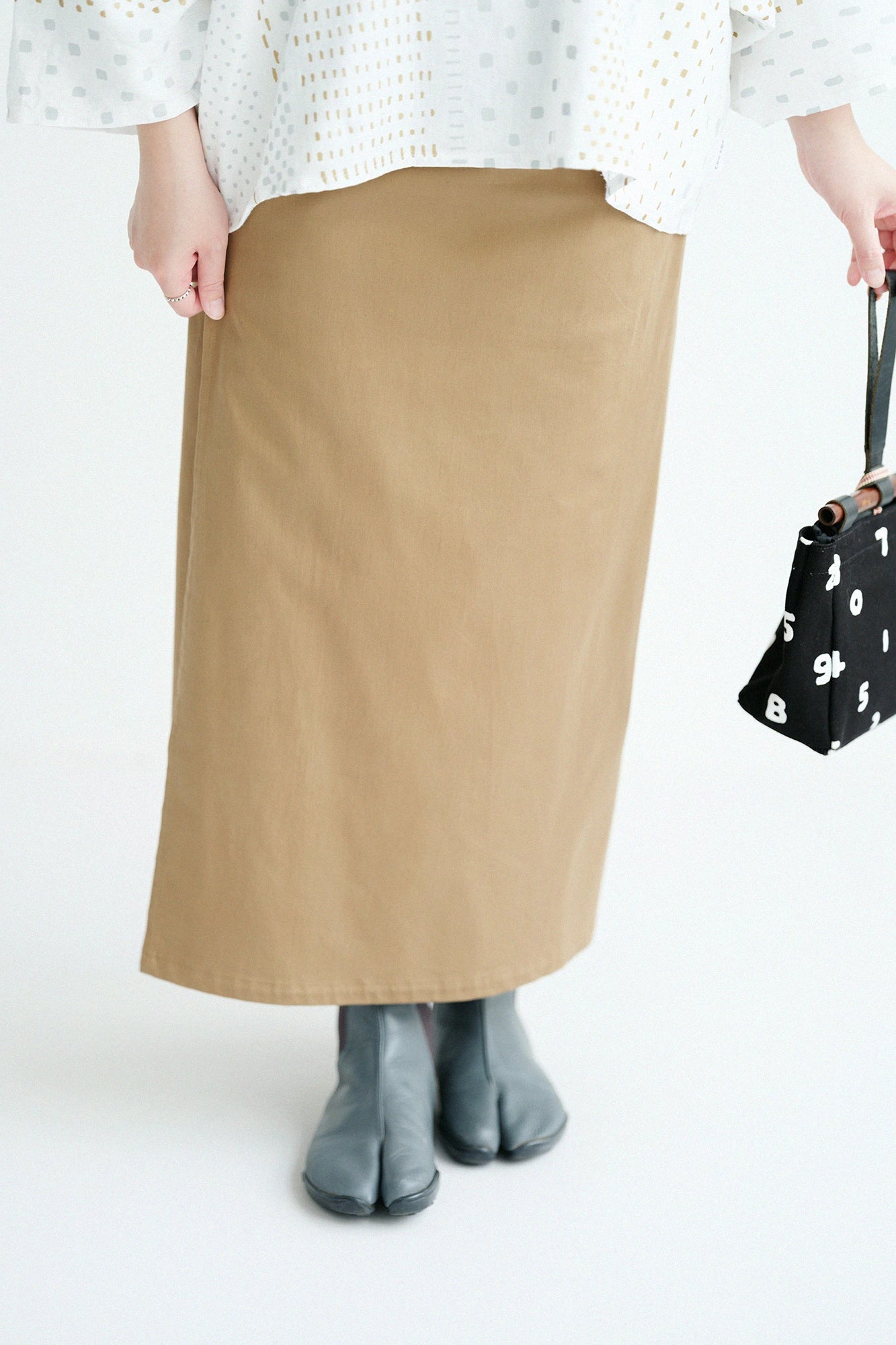 【Scheduled to ship around Mar 3】Shin Cotton Linen Blended Ratine Weave Wrap Skirt／Walnut Color