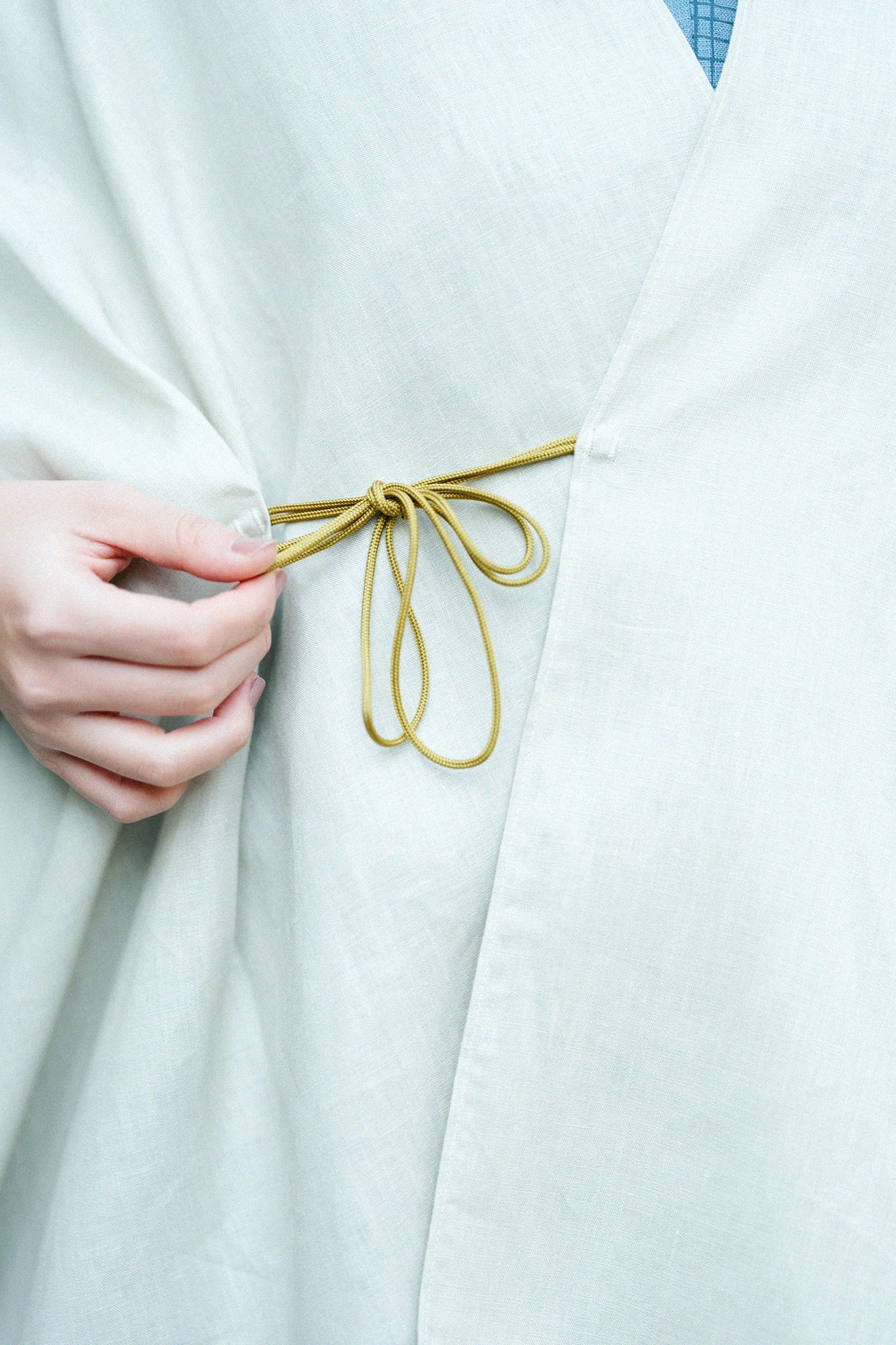 【Scheduled to ship around Mar 3】Linen Kisaragi Poncho／Greyish White