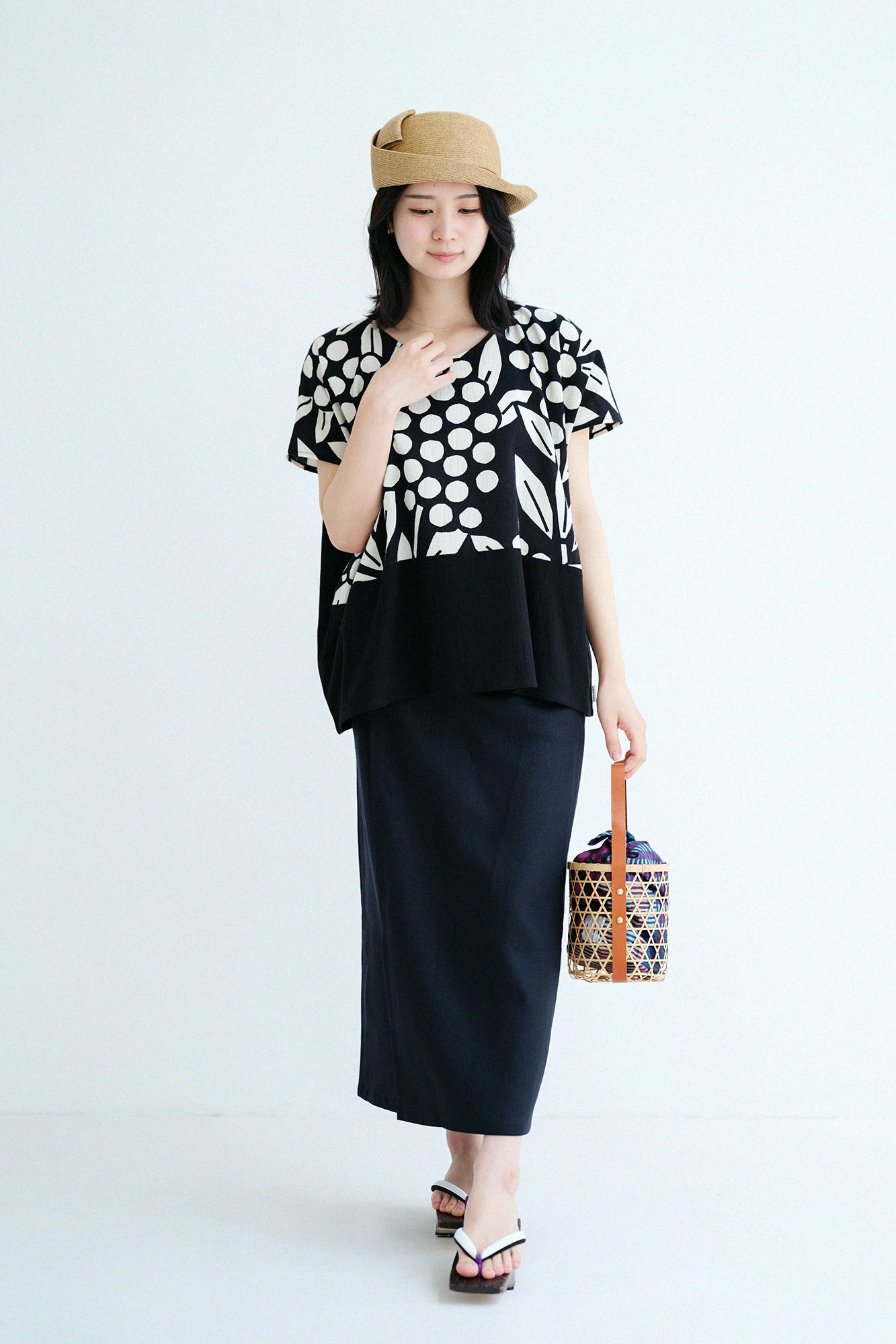 'Height:'162 cm,'WearsTaille : »Women F