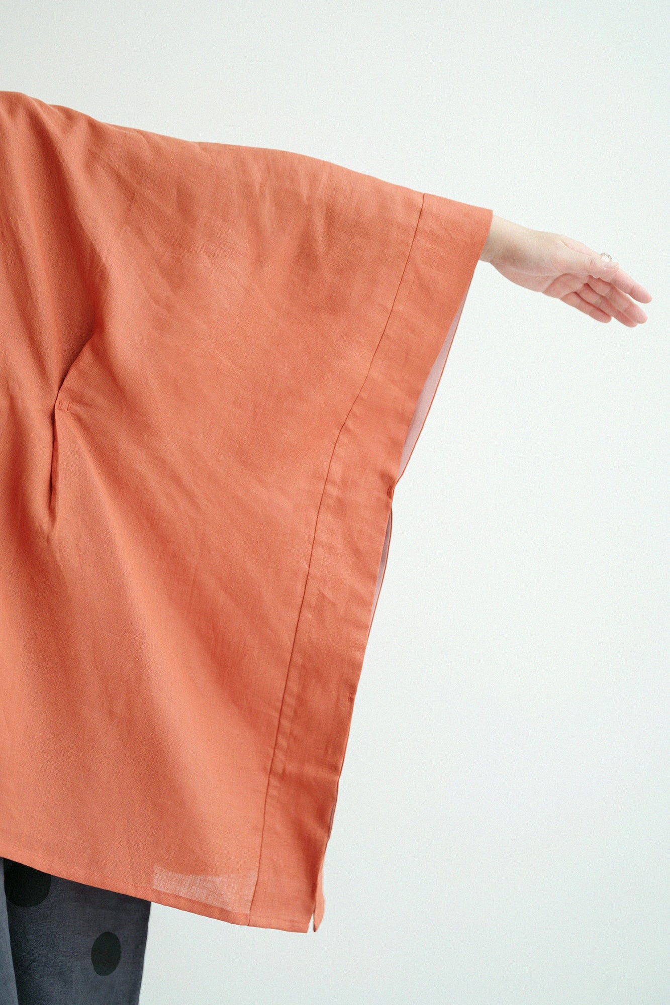 【Scheduled to ship around Mar 3】Linen Kisaragi Poncho／Reddish Yellow
