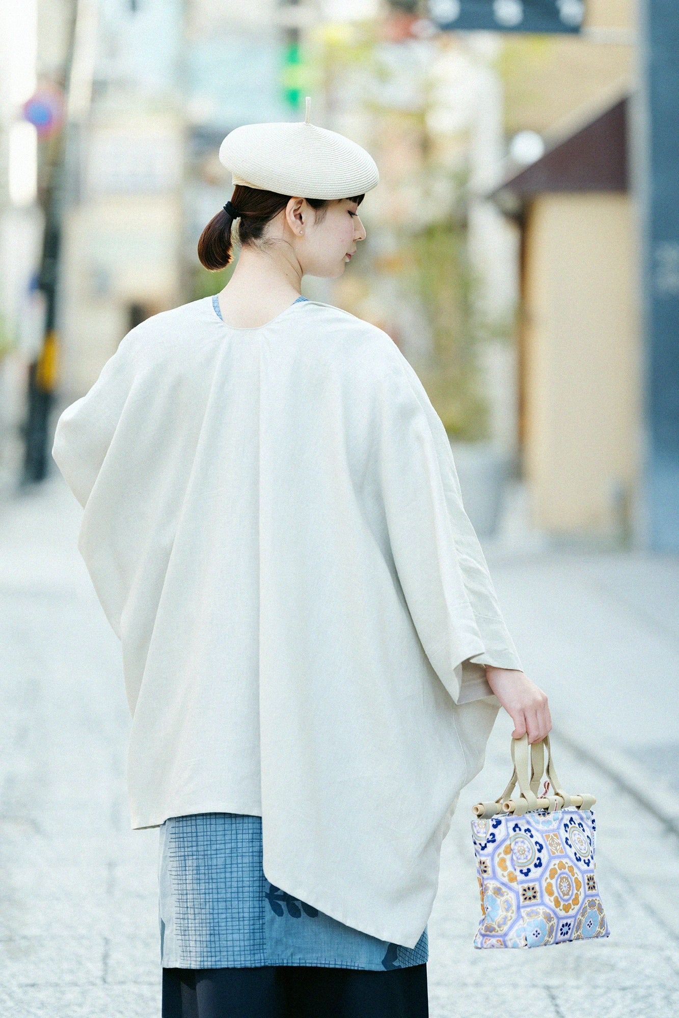 【Scheduled to ship around Mar 3】Linen Kisaragi Poncho／Greyish White