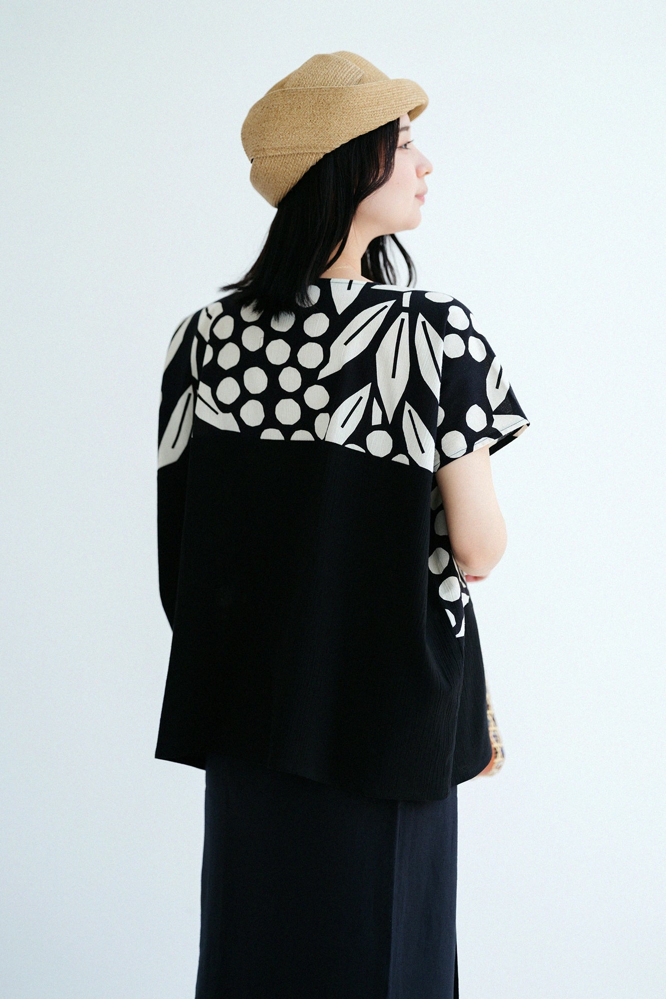 'Height:'162 cm,'WearsTaille : »Women F