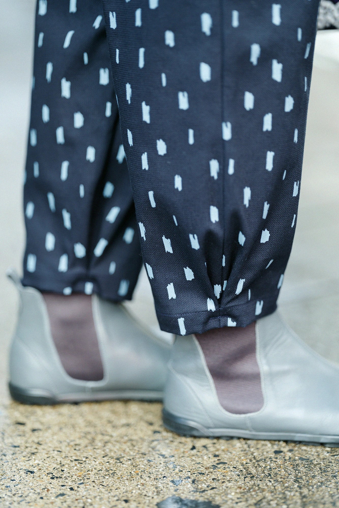 [Versand voraussichtlich ab 3. März] Shin (伸) Dobī-Webstoff, Hidamomen (緋田もんぺ) / Chigiregumo (ちぎれ雲) in Shinkon (深紺) 