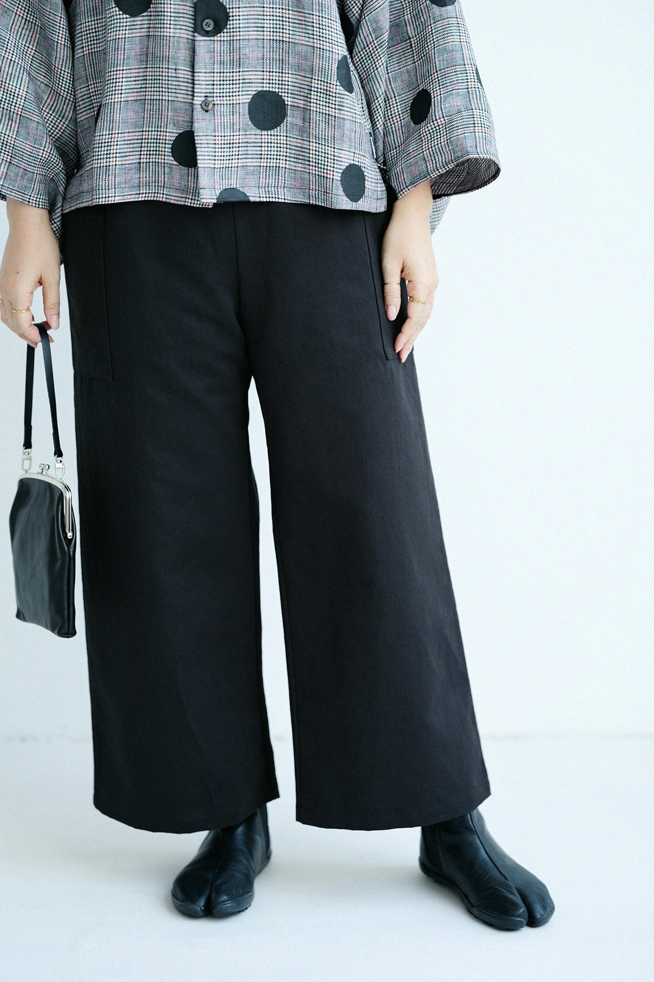 【Scheduled to ship around Mar 3】Cotton Linen Twill Weave Square Pockets Monpe Pants／Black