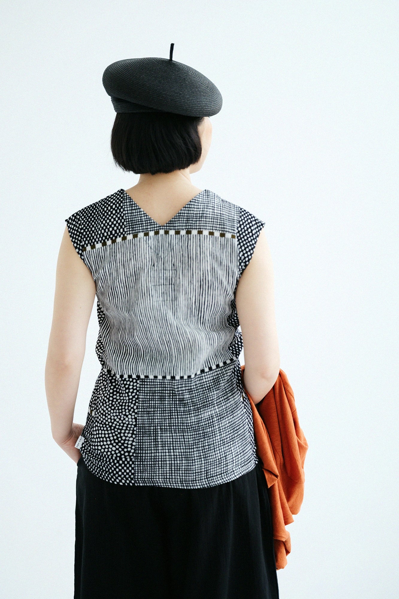 【Ships ard. 4/21】Chizimi Cotton 40/40 V-neck Shirt / Lines and Dots Ink Black