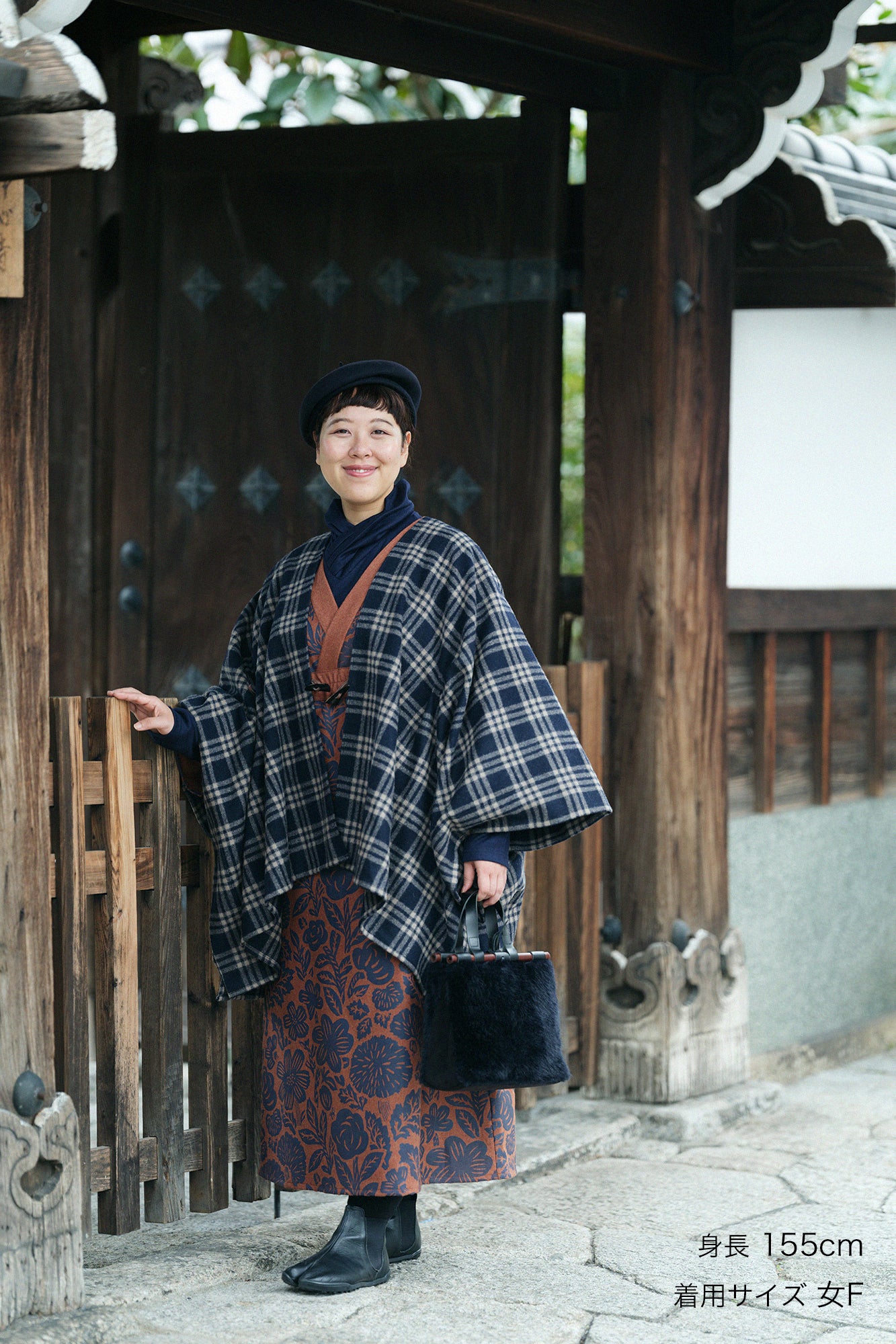 梳毛 格紋織 如月披風／暗藍色×榛果色