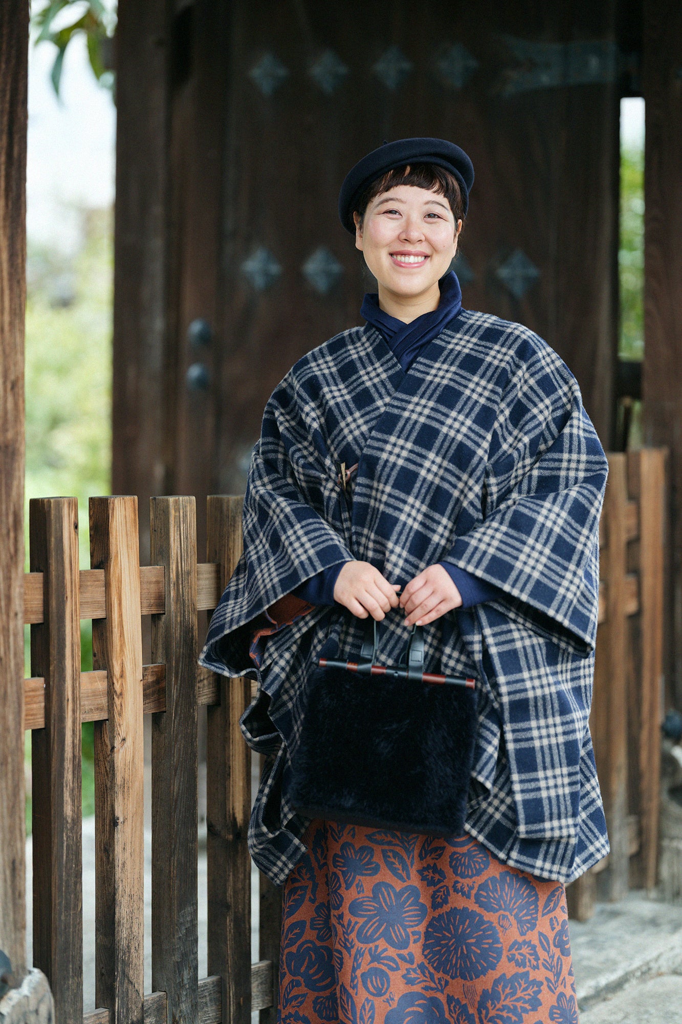 梳毛 格紋織 如月披風／暗藍色×榛果色