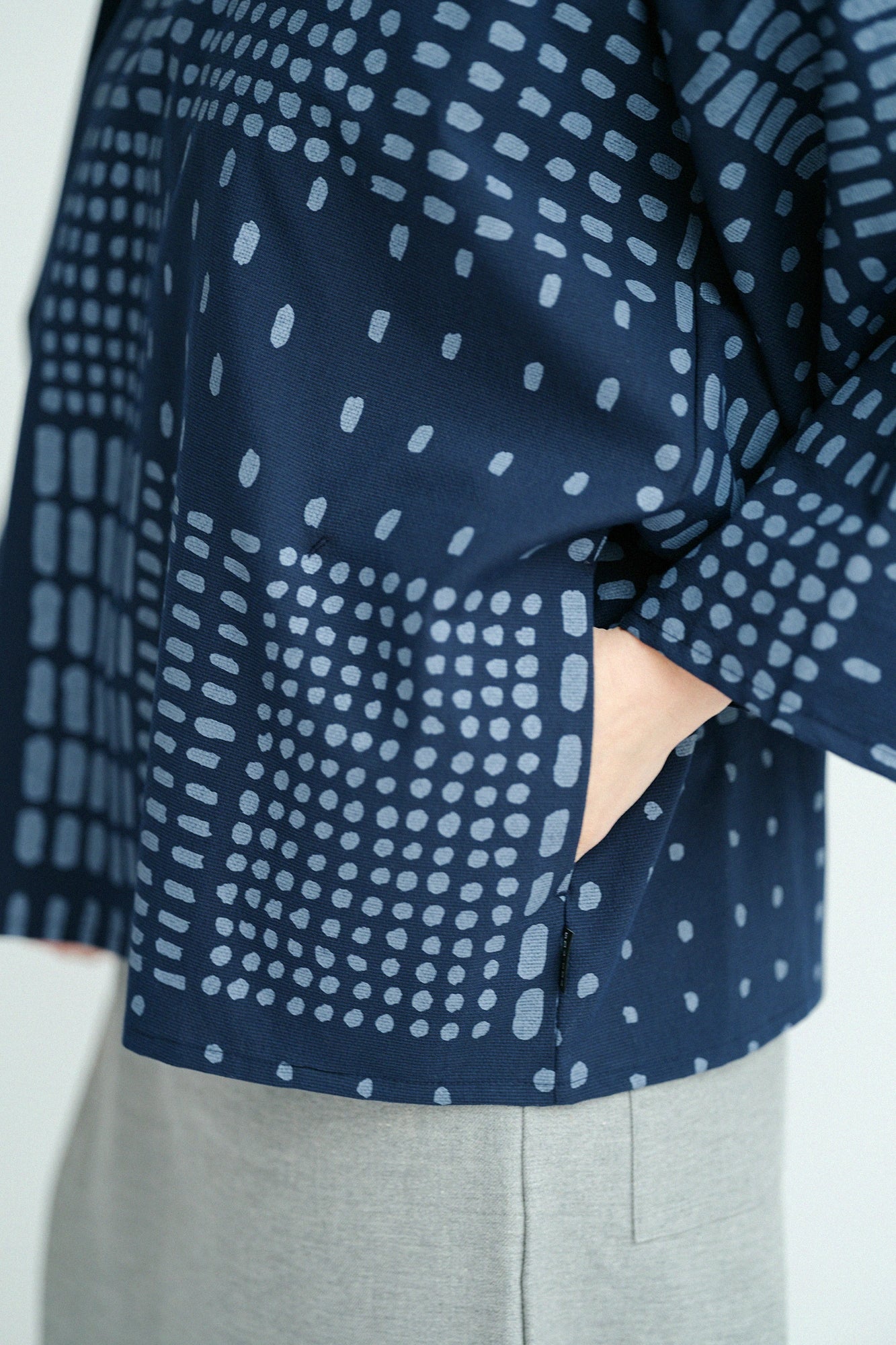 【Versand voraussichtlich ab 3. März】C/CM(R) Nagitashikakui Kimono (四角衣) / Shikiishi (Steinplatte) und Yohaku (Freiraum) Dunkelmarine (濃紺) 