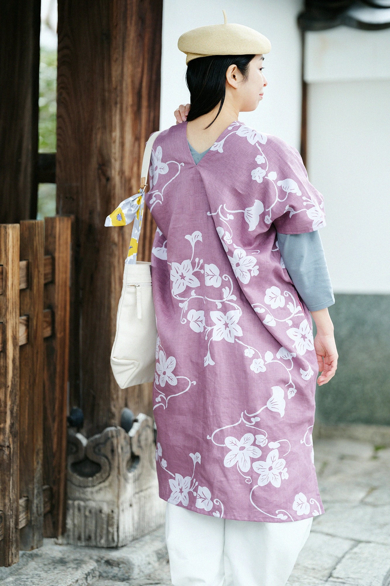 [Versand voraussichtlich ab dem 3. März] Hanf Langform-Kimono (Chōhōkei) Zweiteiler (Futatsumi) / Uruwashi (Prächtig) Asakisuō (Sanftes Blütenaroma) 