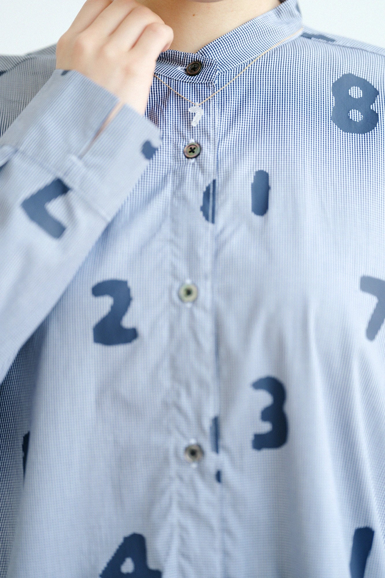 【3月17日頃発送予定】超長綿 スタンドカラー グランチュニックシャツ R.H／SO-SU-U ネイビーピンチェック