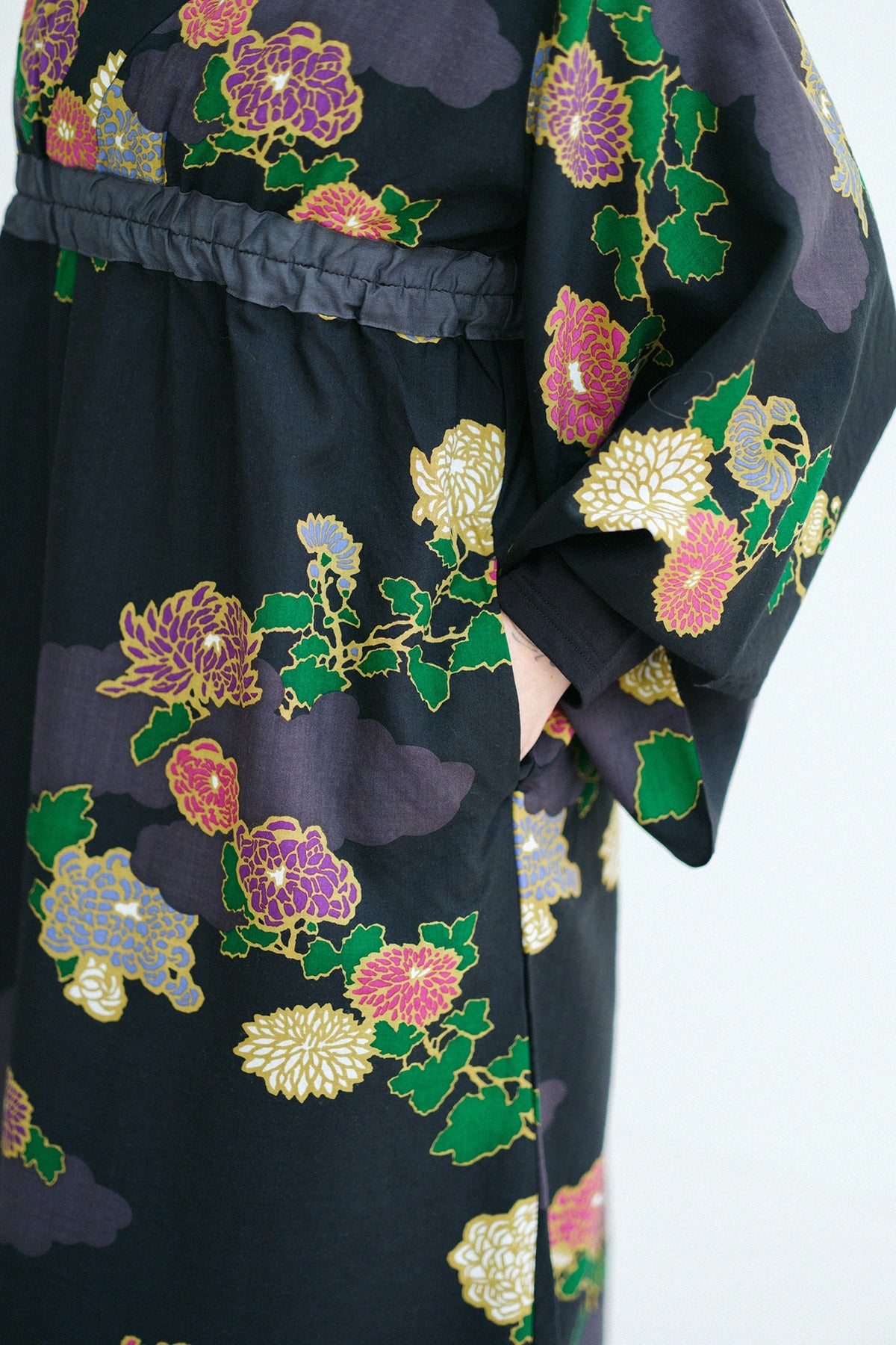 【9/22左右发货】毛斯纶和服形洋装／云取菊