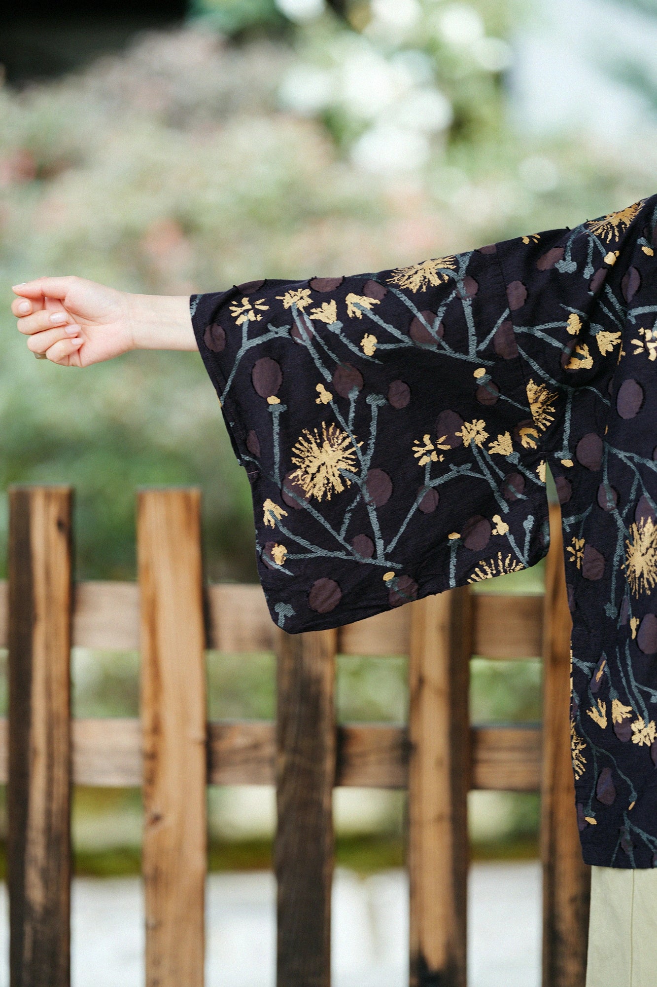 【Scheduled to ship around Mar 3】Cut Jacquard Hatsuki Cardigan／Walkway Brown