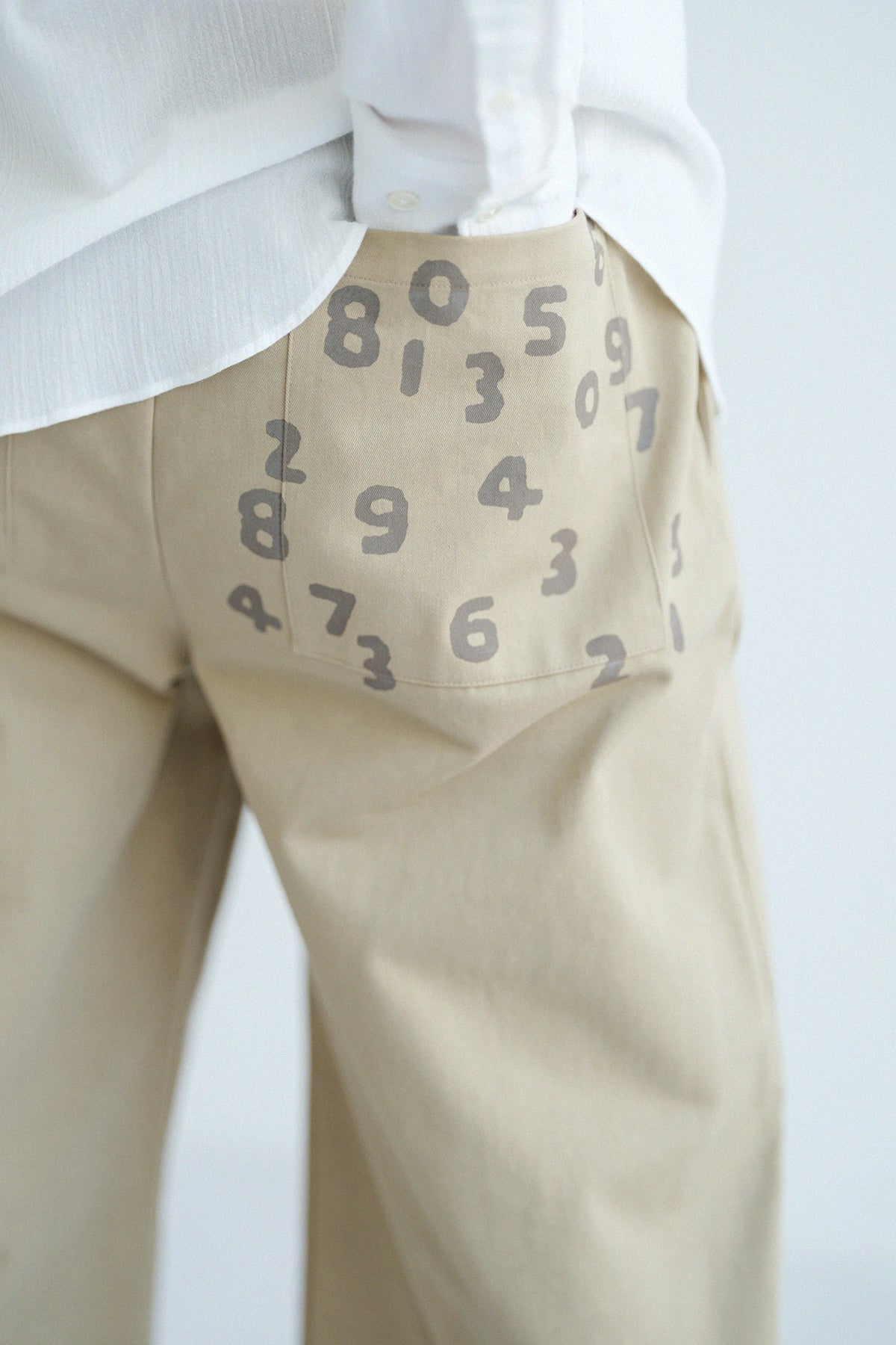 [Versand voraussichtlich um den 17. März] Weite Chino-Cross-Hose/Camel