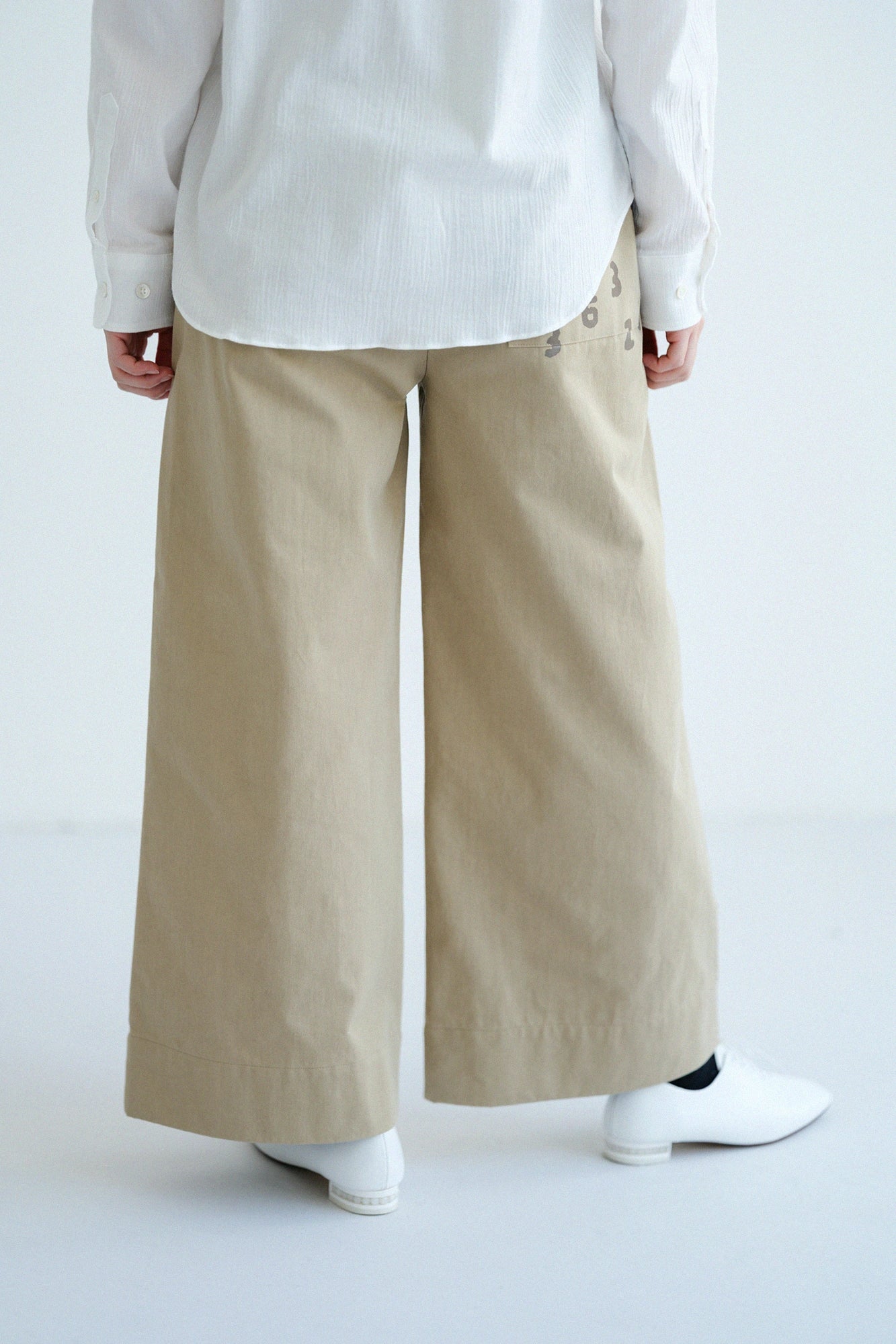 [Versand voraussichtlich um den 17. März] Weite Chino-Cross-Hose/Camel