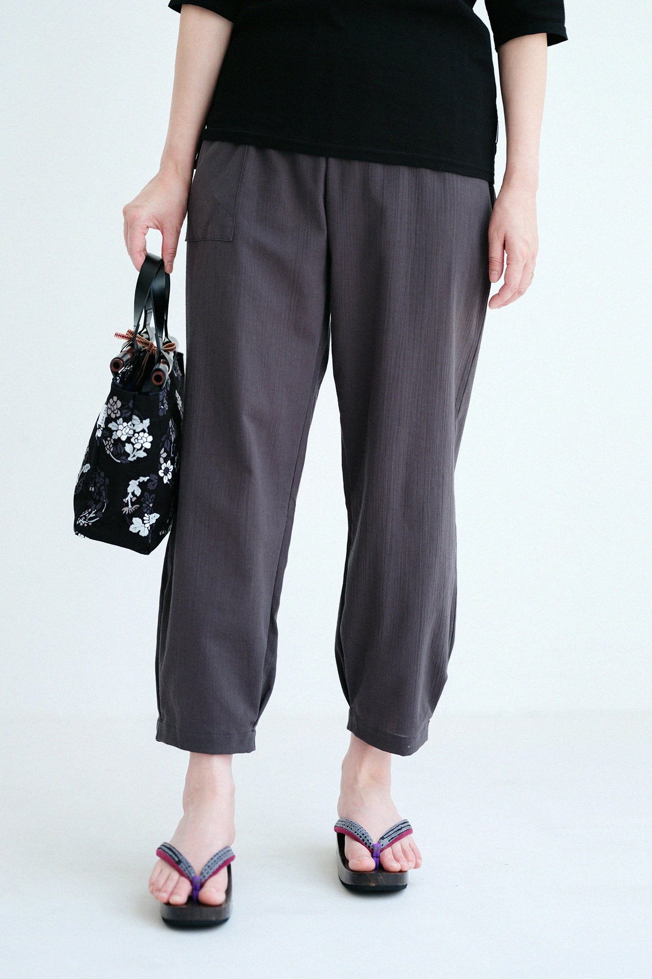 'Height:'164 cm,'WearsTaille : »Women F