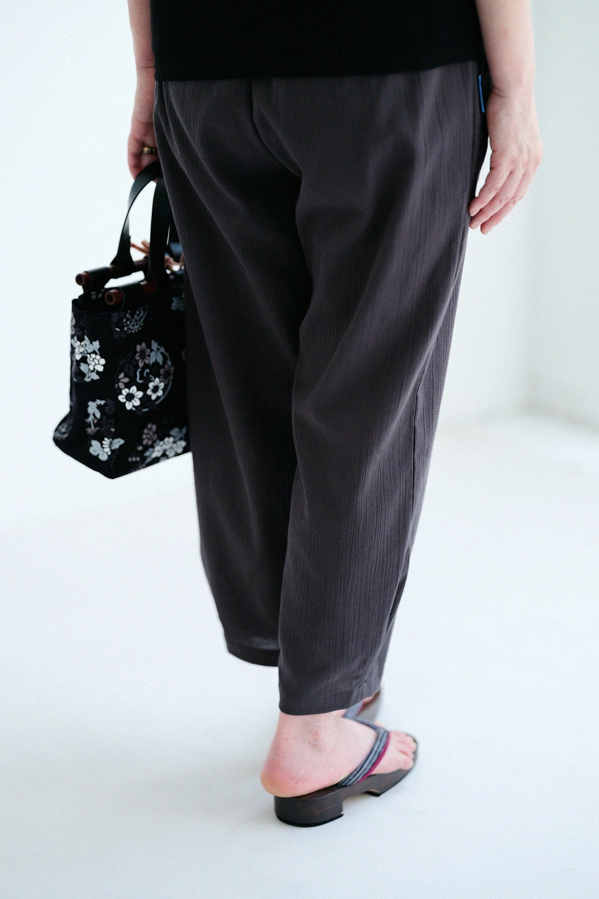 'Height:'164 cm,'WearsTaille : »Women F