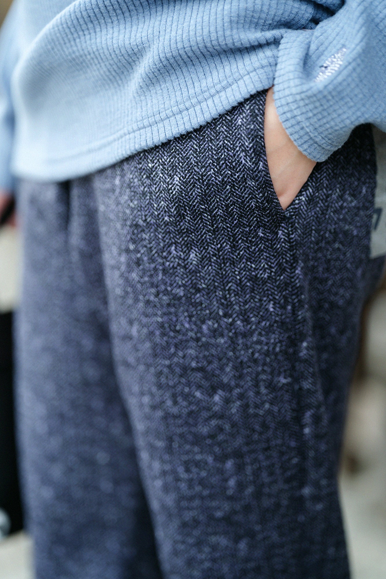 【預購】內起絨人字形針織 休閒窄管長褲／混深藍色（※預計於12月9日左右發貨）