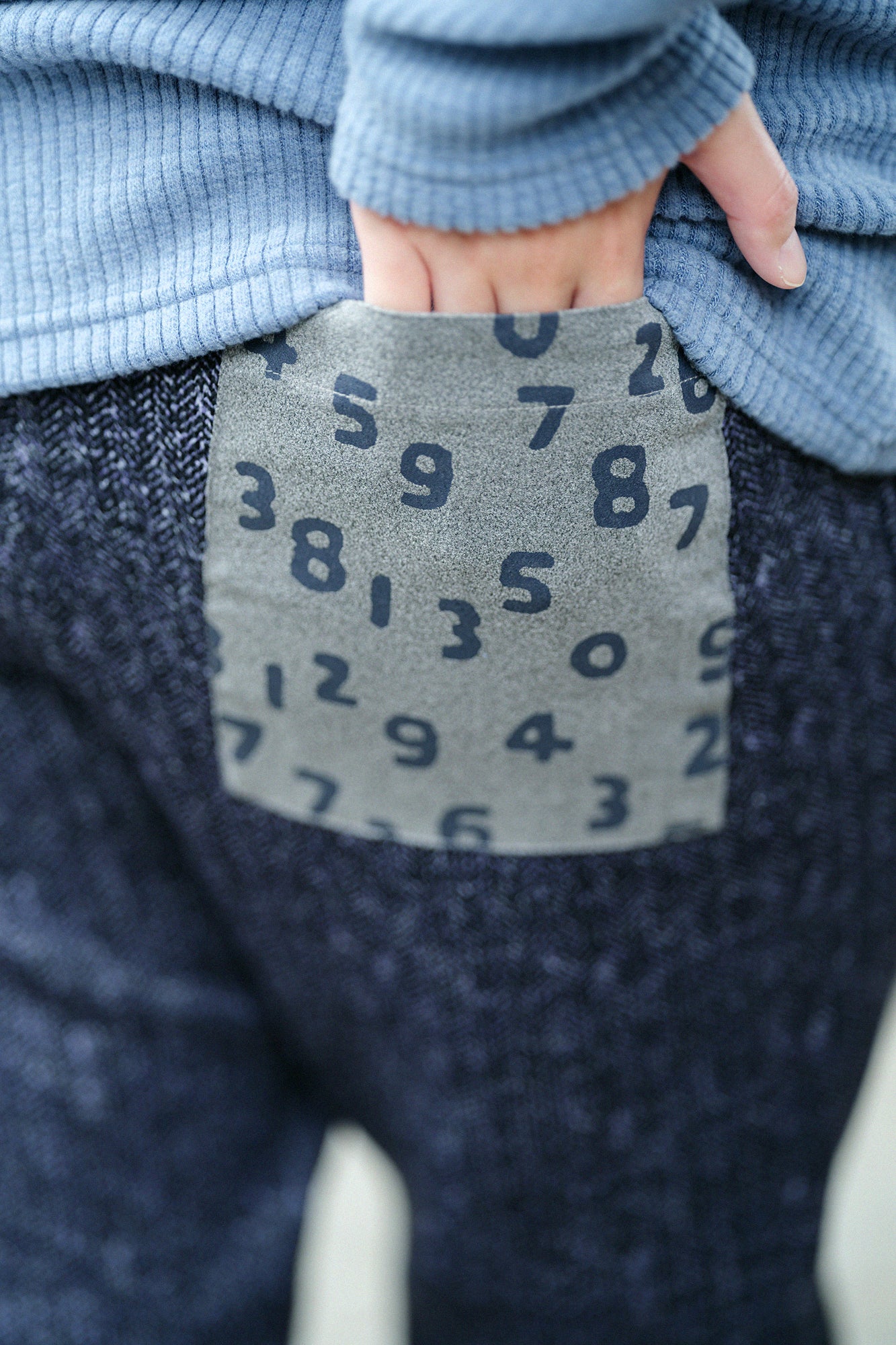 【預購】內起絨人字形針織 休閒窄管長褲／混深藍色（※預計於12月9日左右發貨）