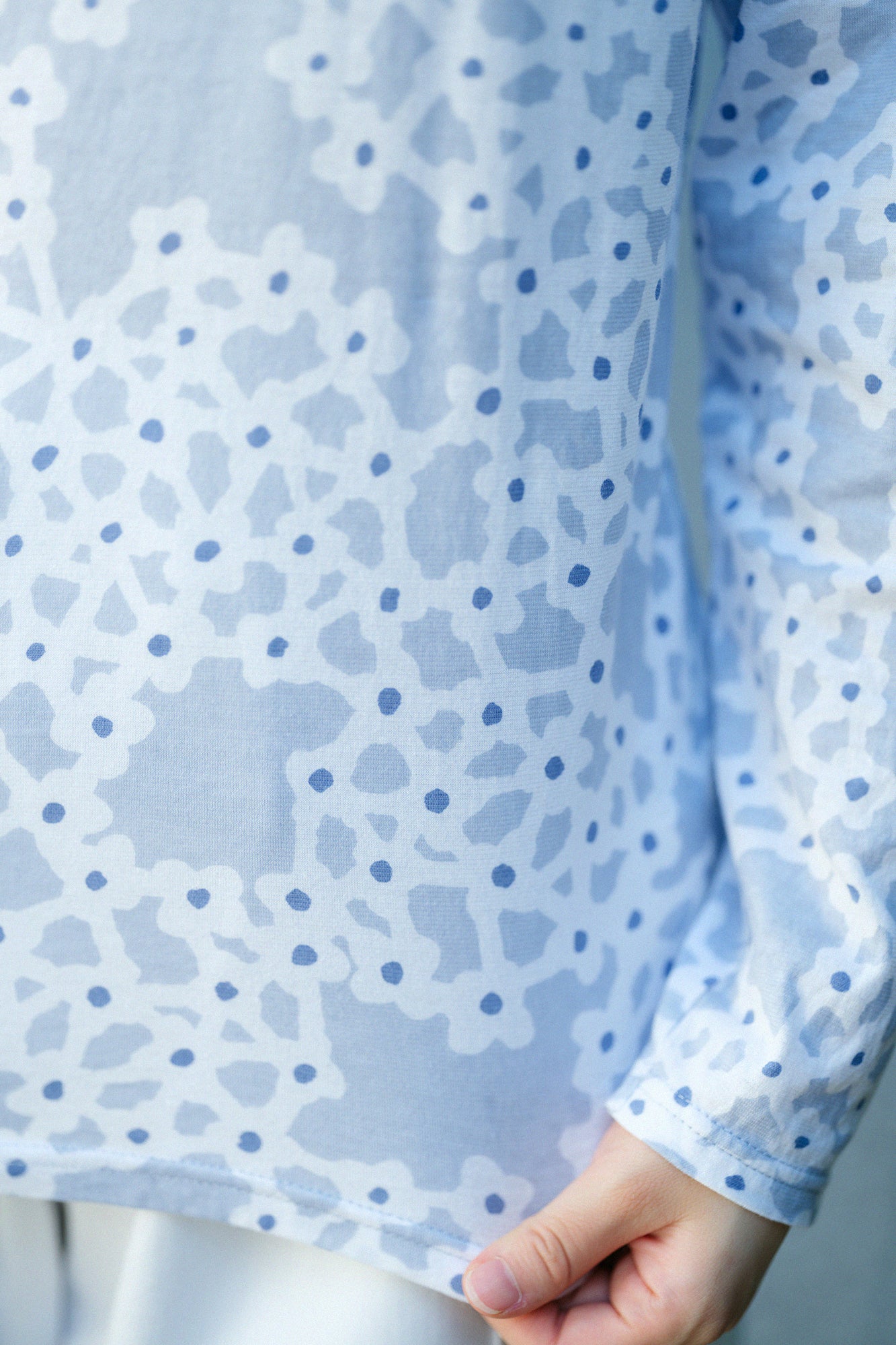 高領上衣／花繭