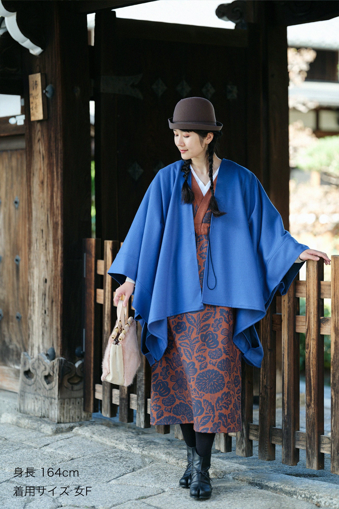 Combed Yarn Felted Knit Kisaragi Poncho / Ultramarine