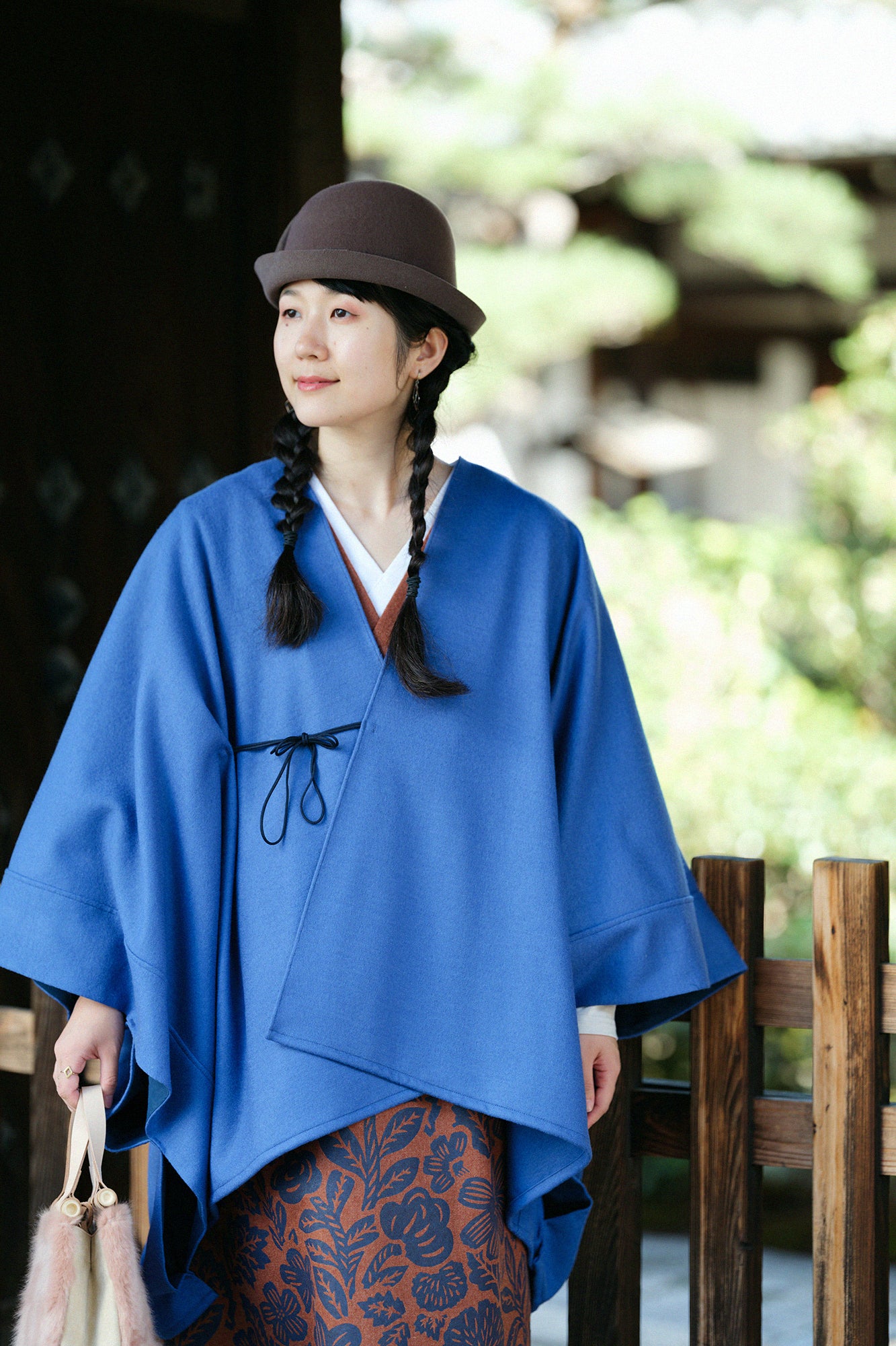 Combed Yarn Felted Knit Kisaragi Poncho / Ultramarine