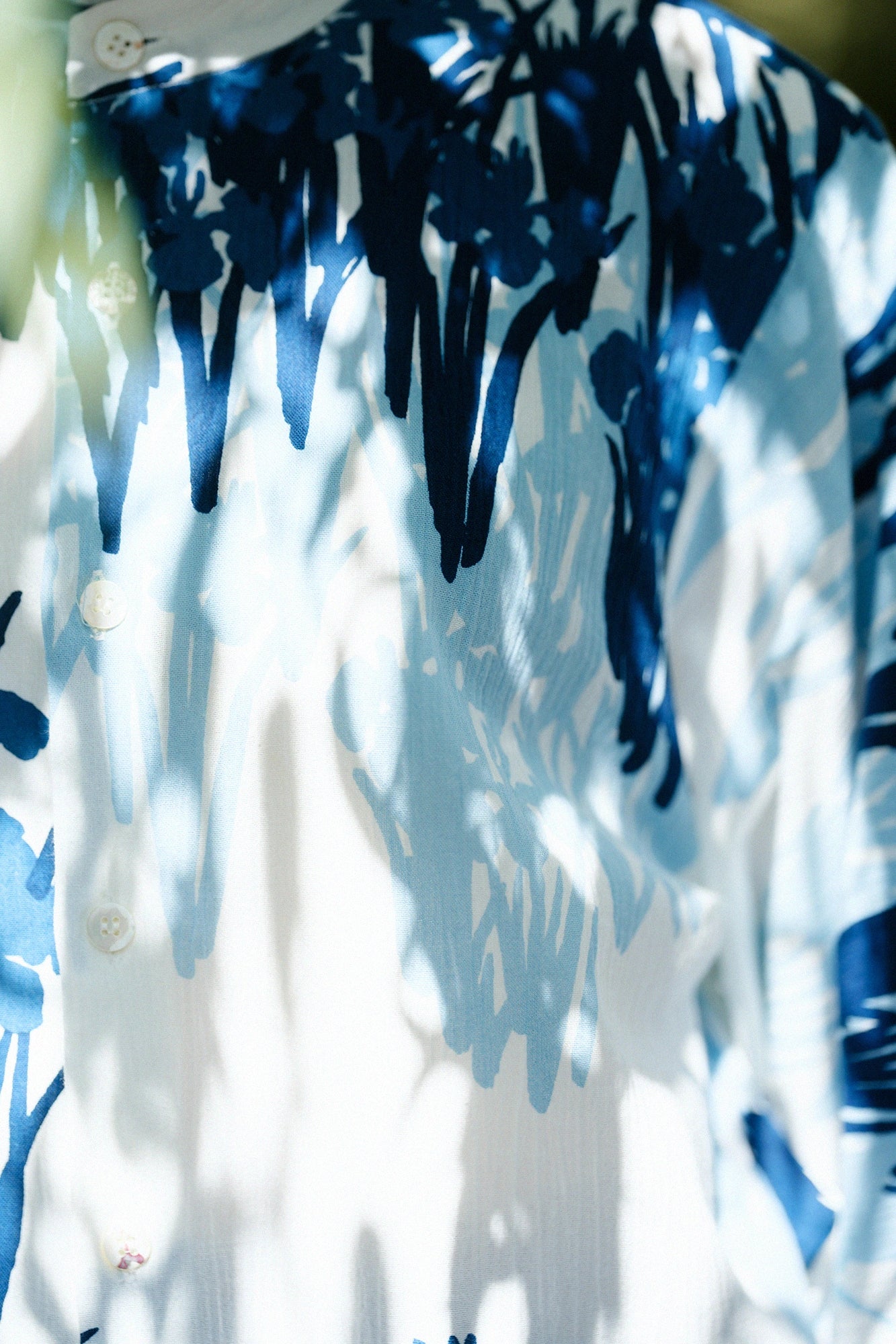 [Expédition prévue vers le 23 juin] Takashima Chijimi 20/20 Teinture indigo (Ainasen) Haut de robe en herbe/Paravent à fleurs d'iris Korin (Kakitsubatazubyobu) Copie (Utsushi)