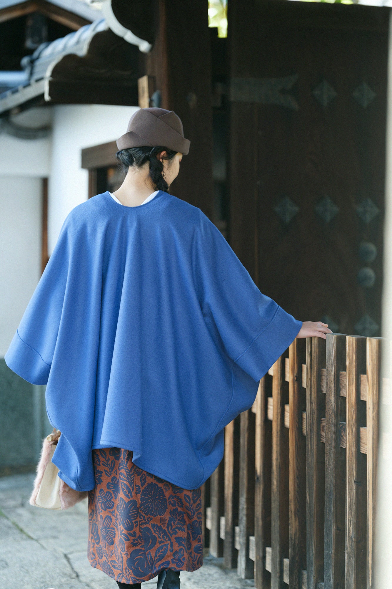 Combed Yarn Felted Knit Kisaragi Poncho / Ultramarine