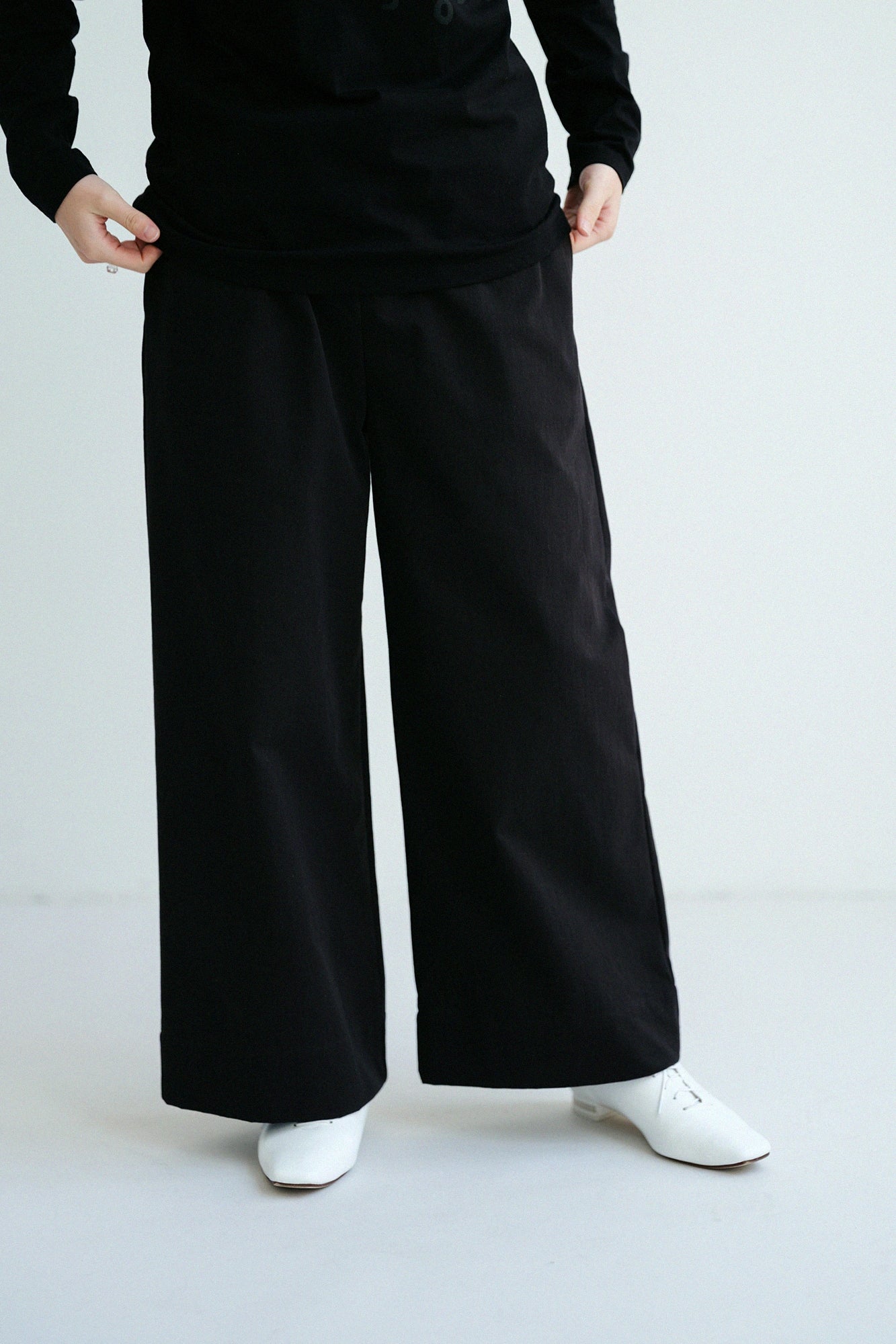 [Versand voraussichtlich um den 17. März] Chino-Cross-Hose mit weitem Schnitt/Schwarz