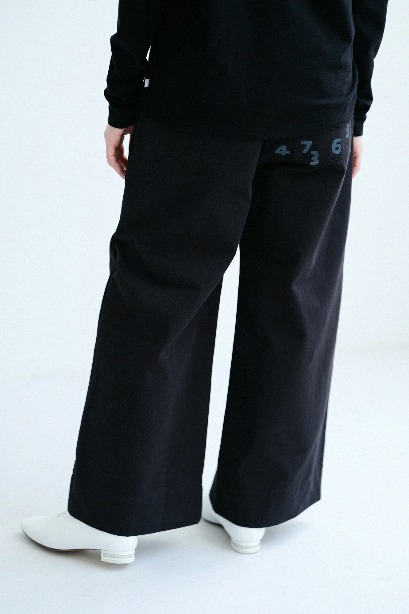 [Versand voraussichtlich um den 17. März] Chino-Cross-Hose mit weitem Schnitt/Schwarz