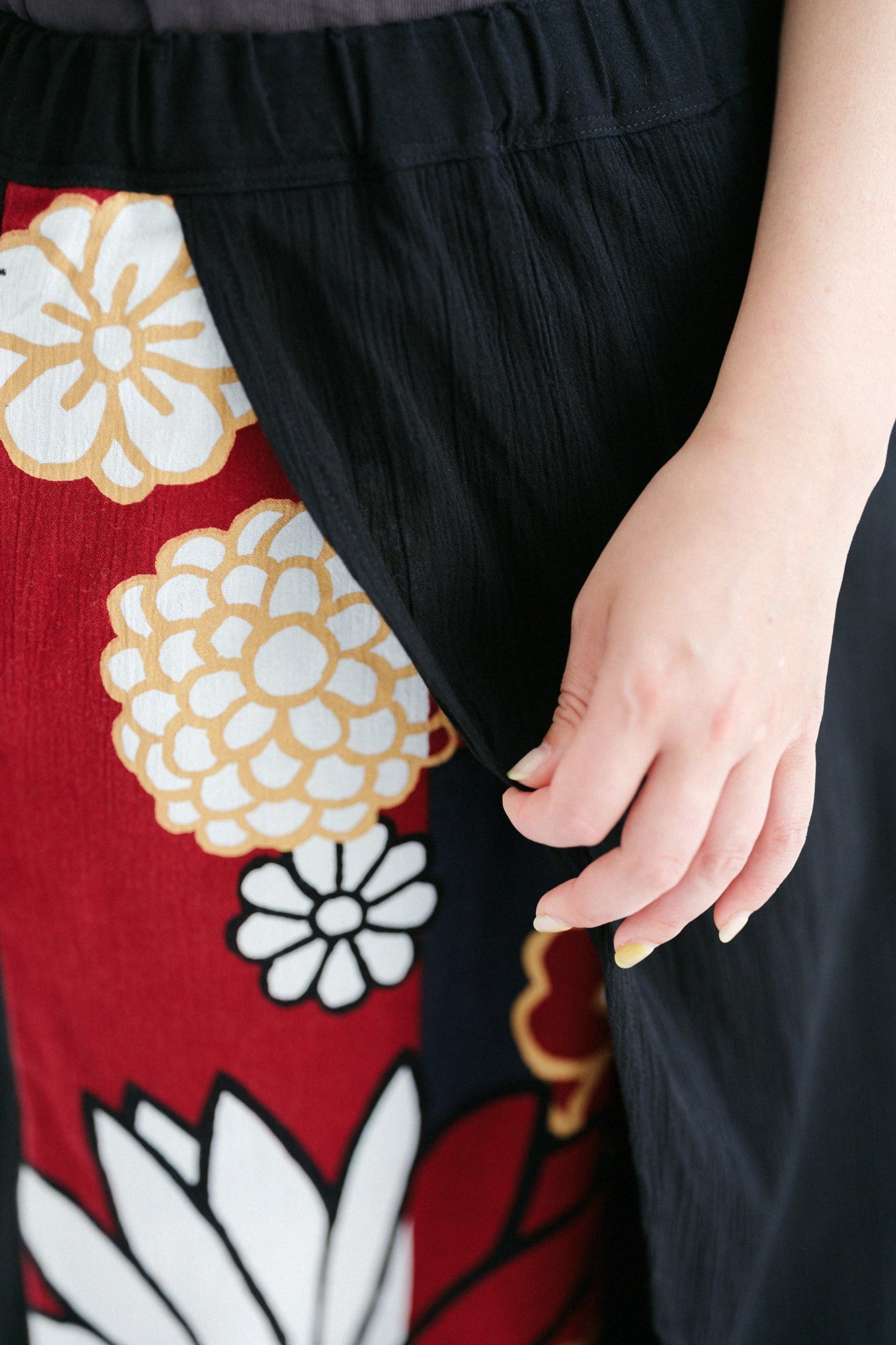【Ships ard. 6/23】Chizimi Cotton 20/20 Wrap Harem Pants Bi-color / Black x Gold Damask 2