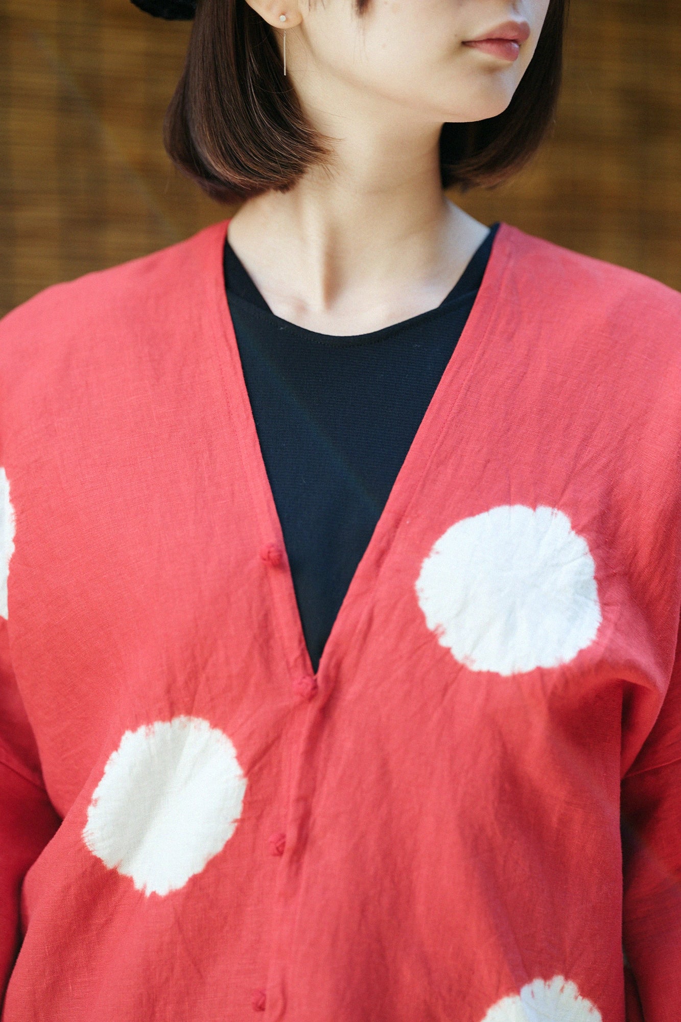 【Scheduled to ship around Mar 3】Konsei Tie-dye Linen Hatsuki Cardigan／Large Polka Dots Dark Red×White