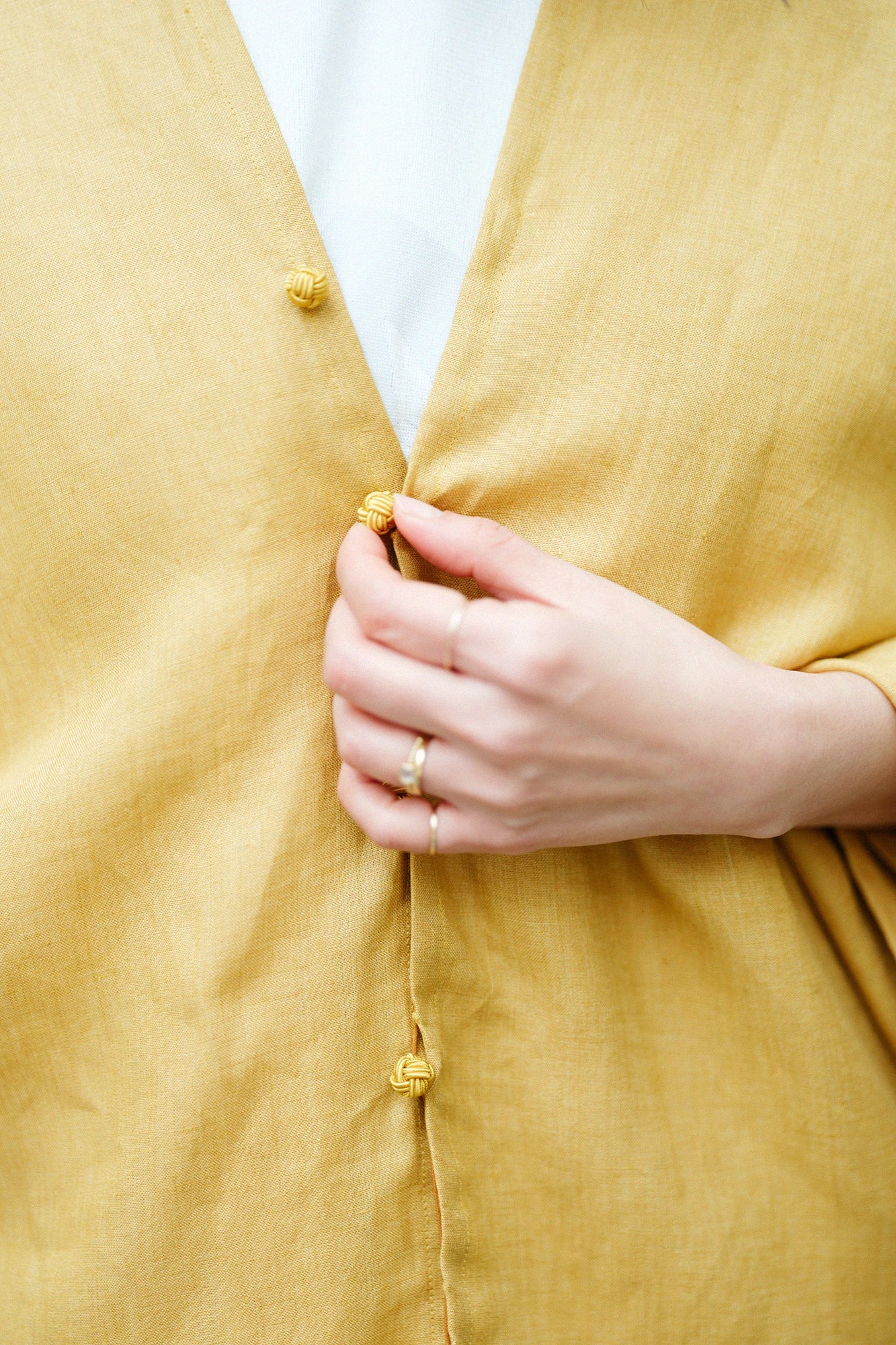 【Scheduled to ship around Mar 3】Linen Hatsuki Cardigan／Golden Yellow 