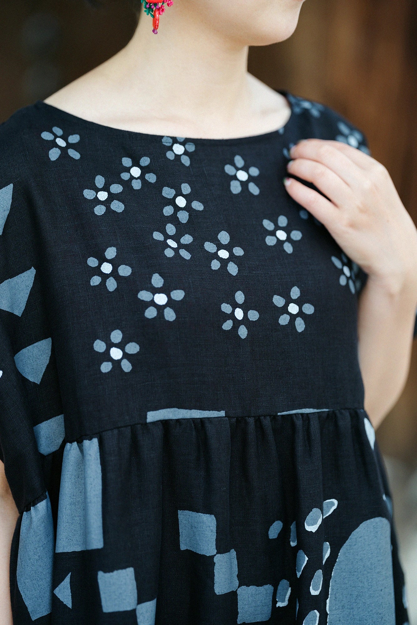 [Versand voraussichtlich um den 7. Juli] Faltenkleid aus Leinen/Tamatebako Kei Schwarz