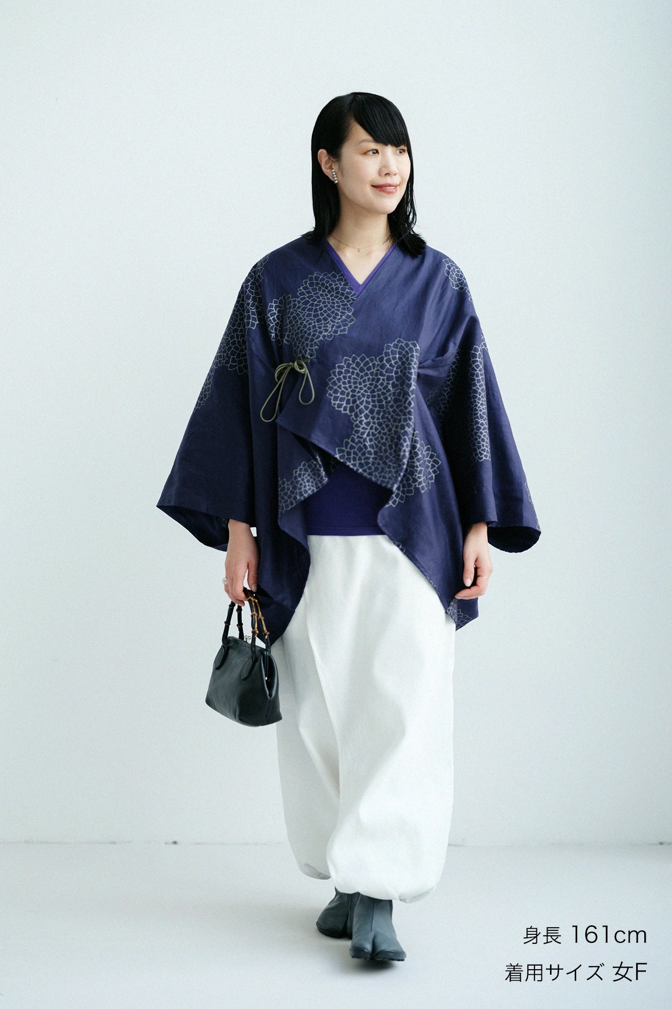 【3월 3일경 발송 예정】마 키사라기 짧은타입／쿠모마니(구모마니) 국화와 여백 남색 