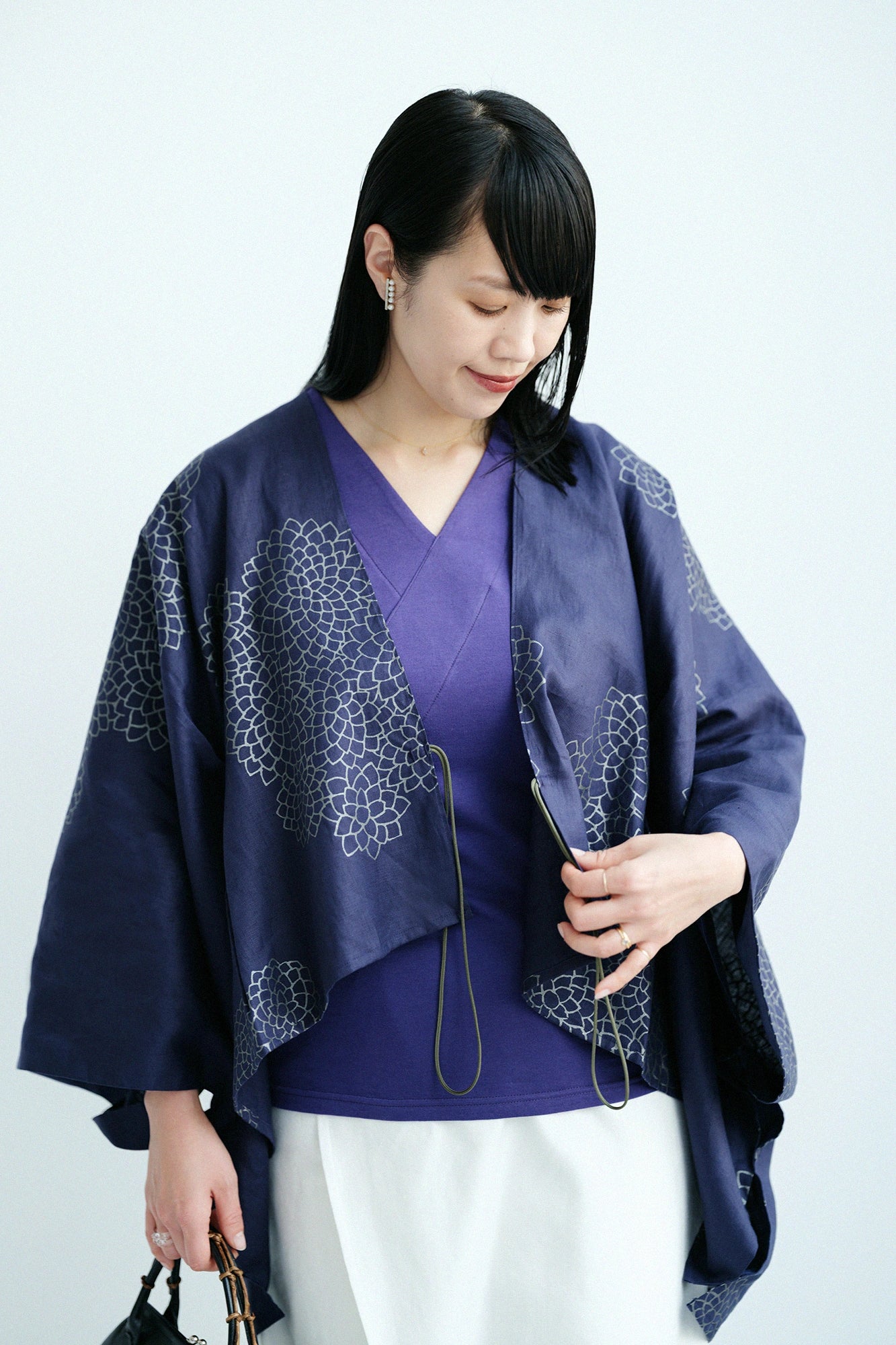 【3월 3일경 발송 예정】마 키사라기 짧은타입／쿠모마니(구모마니) 국화와 여백 남색 