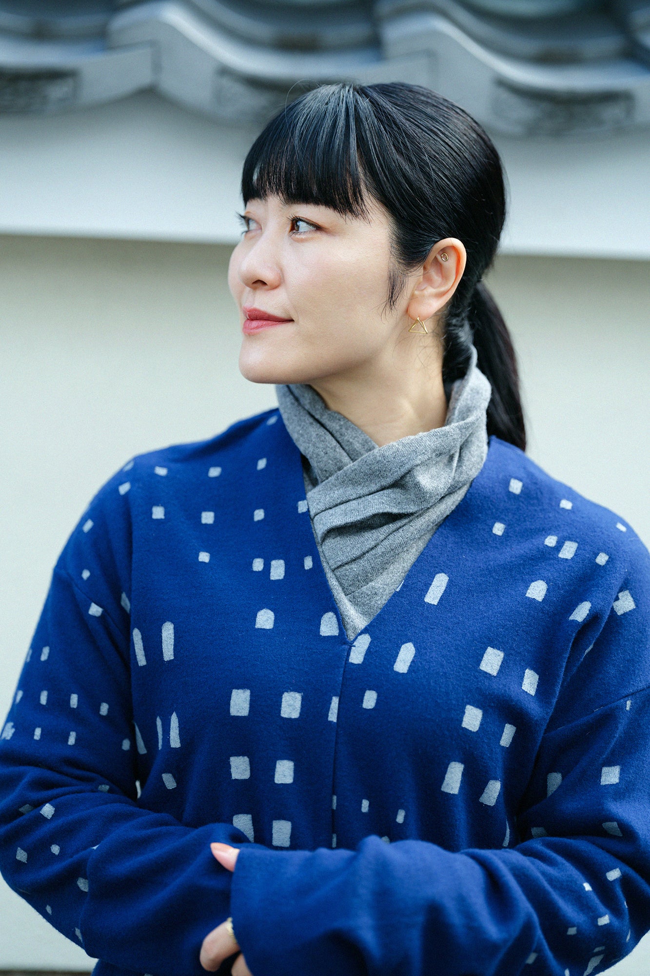 梳毛 針織 雙色袖V領貫頭衣／窗 寶藍色