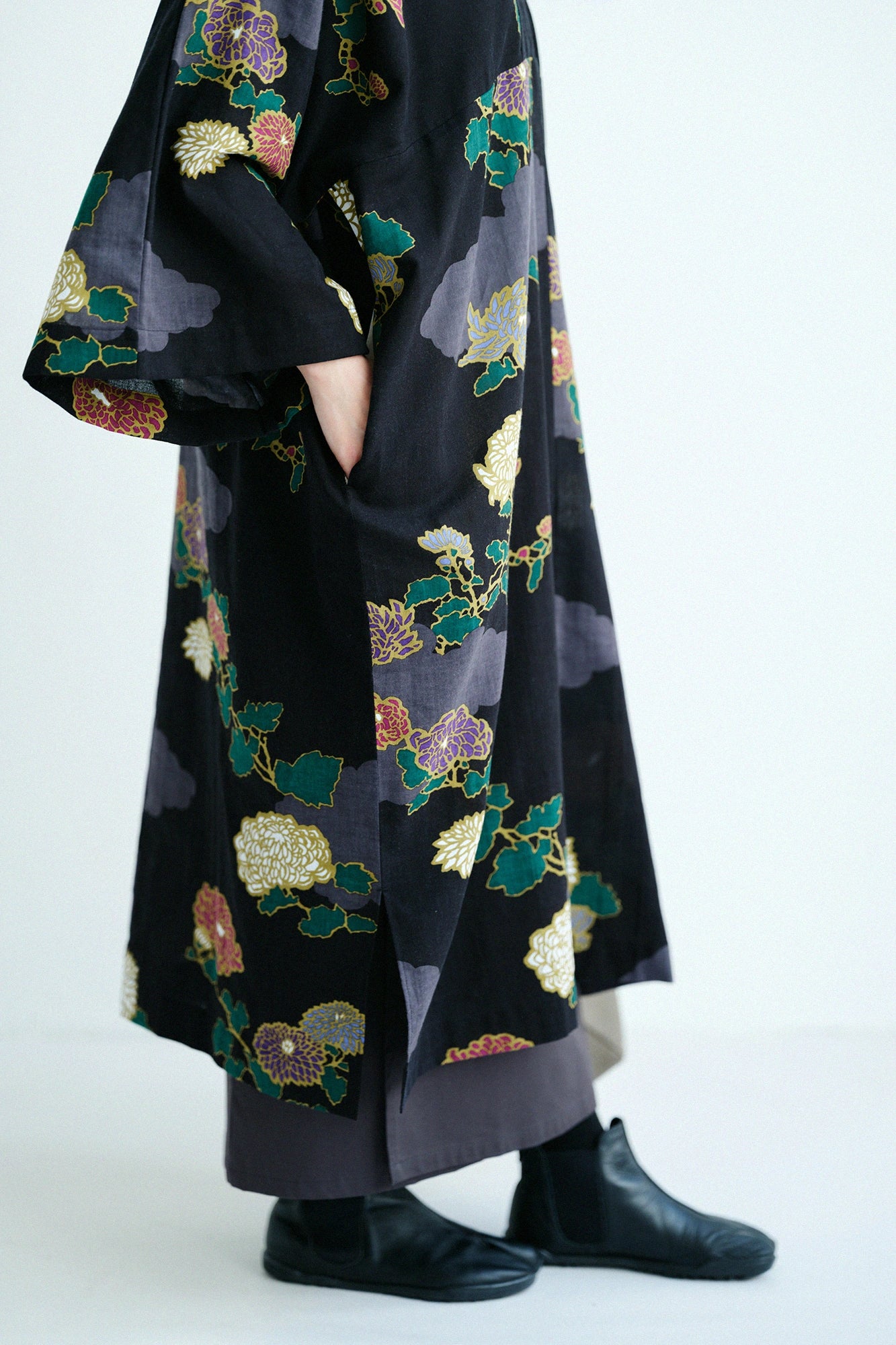 【Versand voraussichtlich ab dem 3. März】Iseki Ori Bun (Bun) großer Furoshiki (Ōkatabira)/Kumodori mit Chrysantheme 