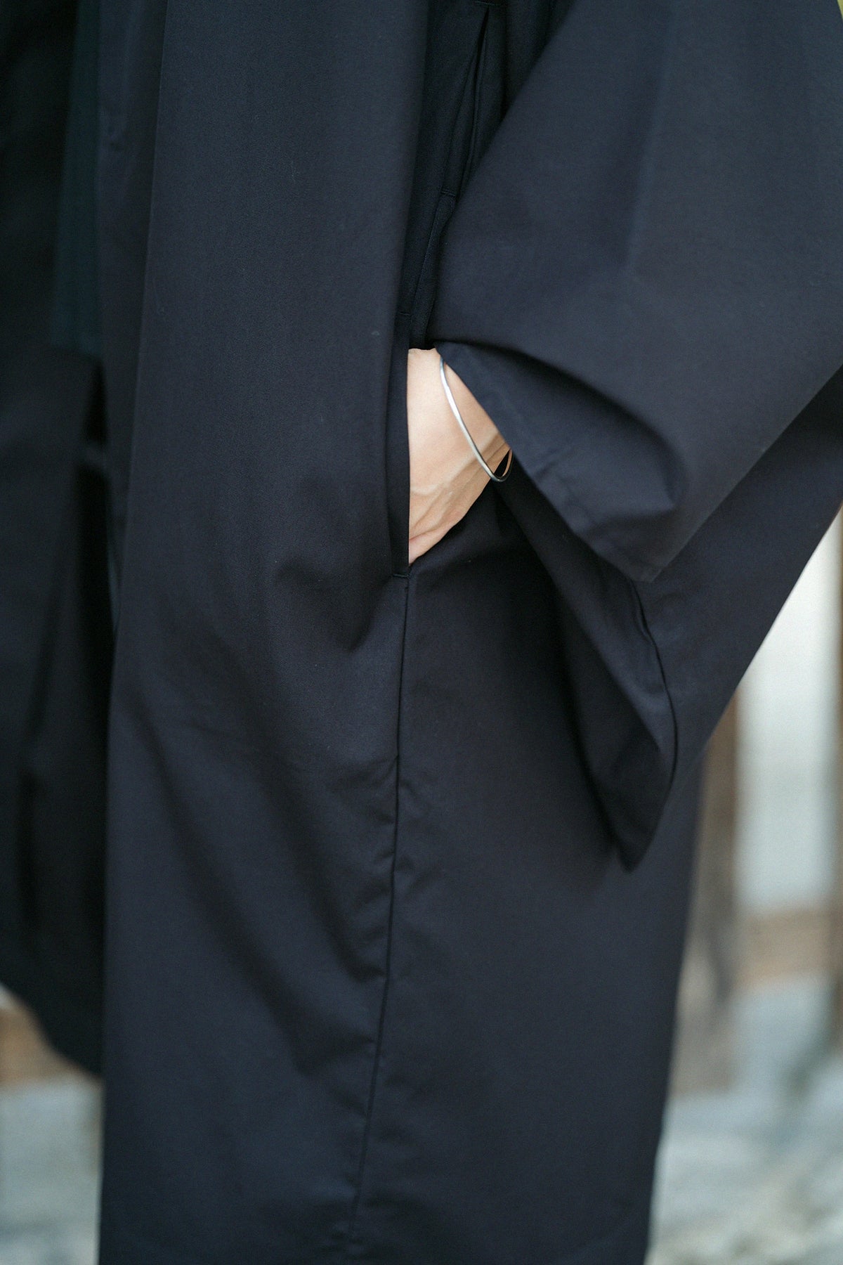 【Voraussichtlicher Versand um den 22. September】 Hochdichtes Gabardine-Jacke mit eingearbeiteten Schulterpolstern / Haselnussfarbe 