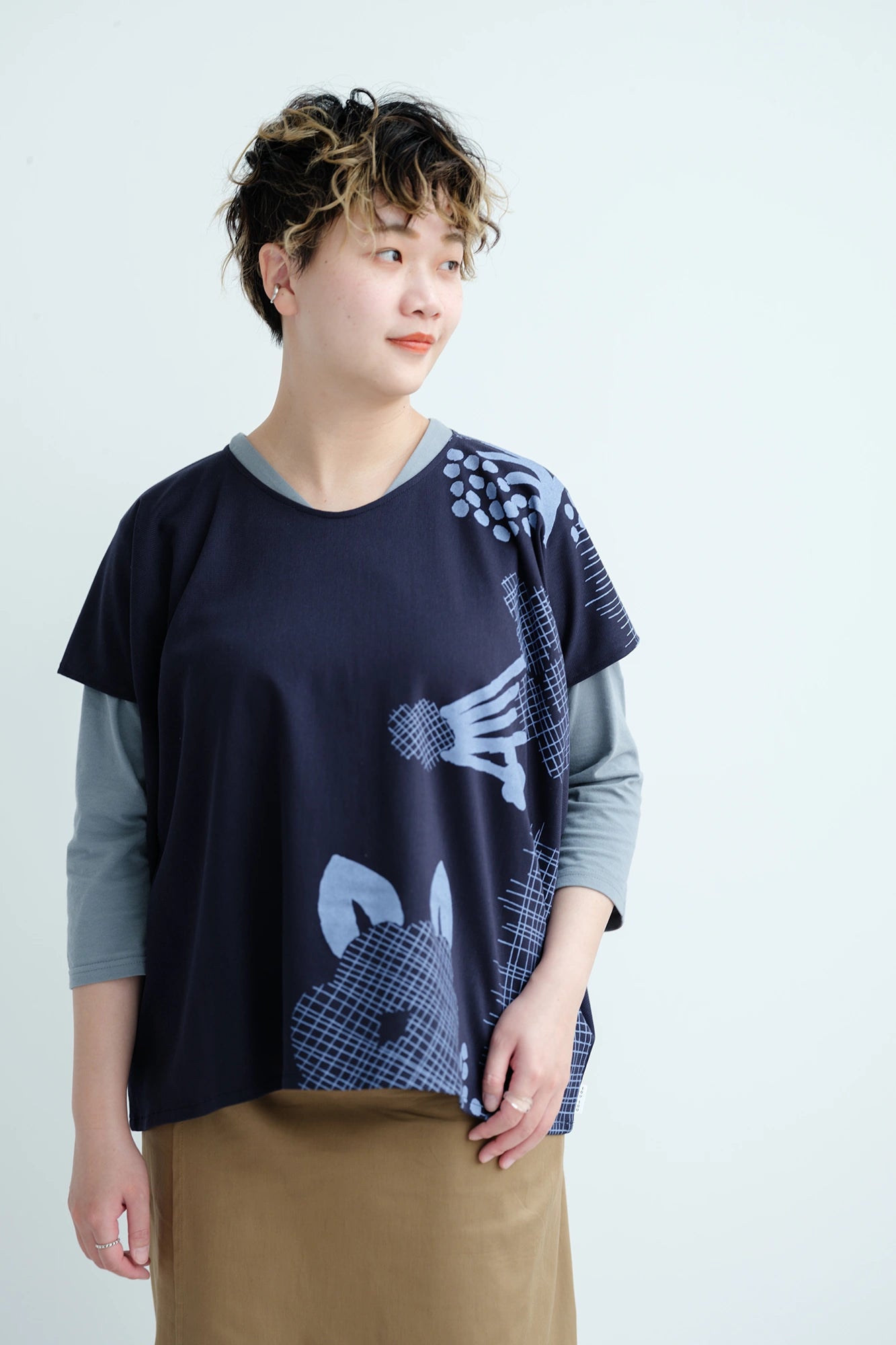 【3월 3일경 발송 예정】아미 사각형옷／츠레즈레 오샤베리와 여백 짙은 남색 