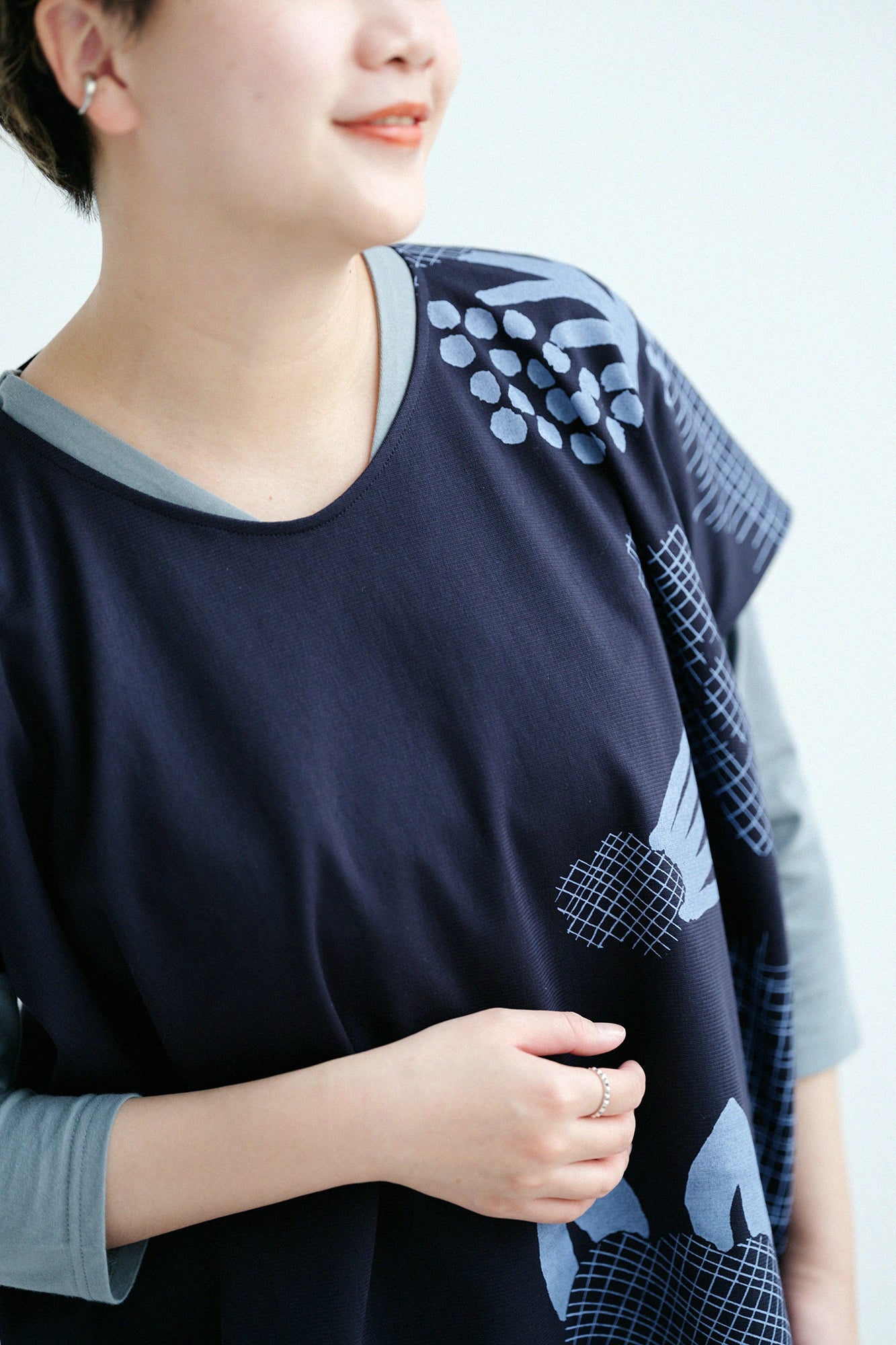 【3월 3일경 발송 예정】아미 사각형옷／츠레즈레 오샤베리와 여백 짙은 남색 