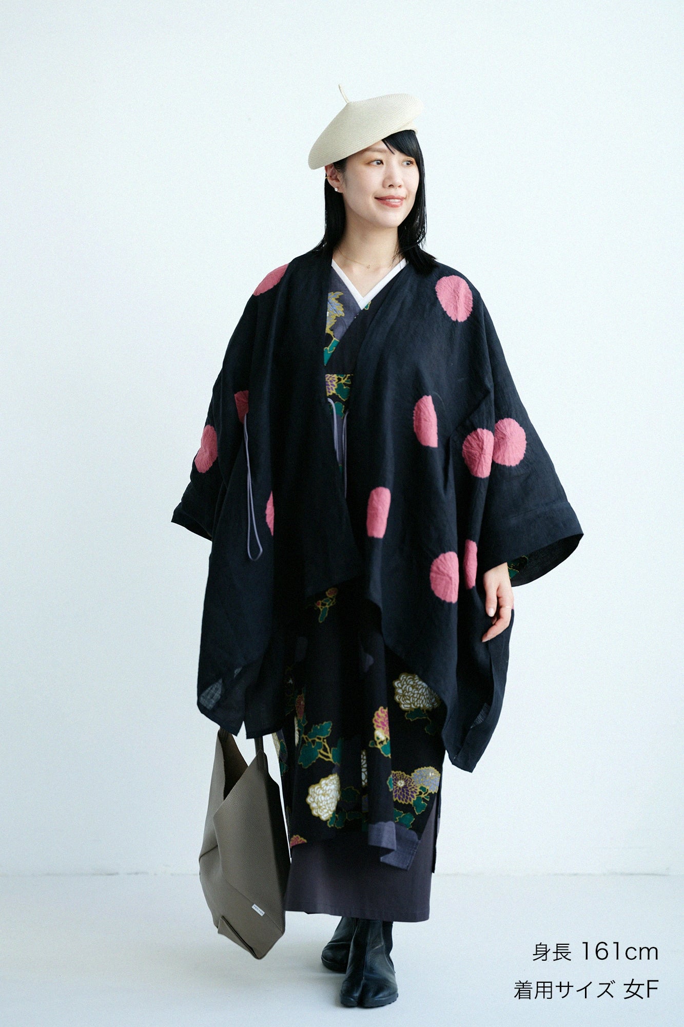 【Scheduled to ship around Mar 3】Konsei Tie-dye Linen Kisaragi Poncho／Large Polka Dots Black×Purplish Red